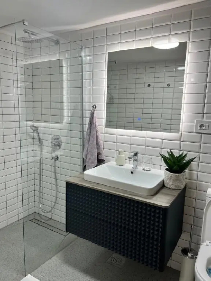 SeaYou!***Charming 1-bedroom rental unit in the old city center of Cres
