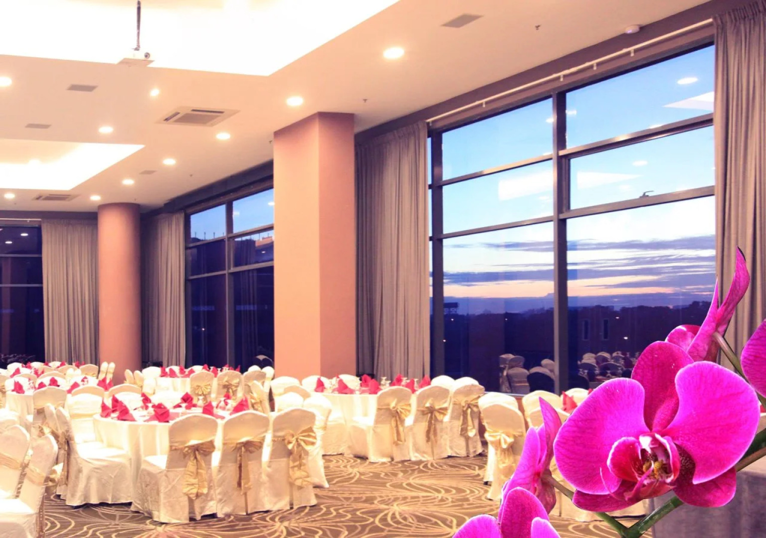 Acappella Suite Hotel