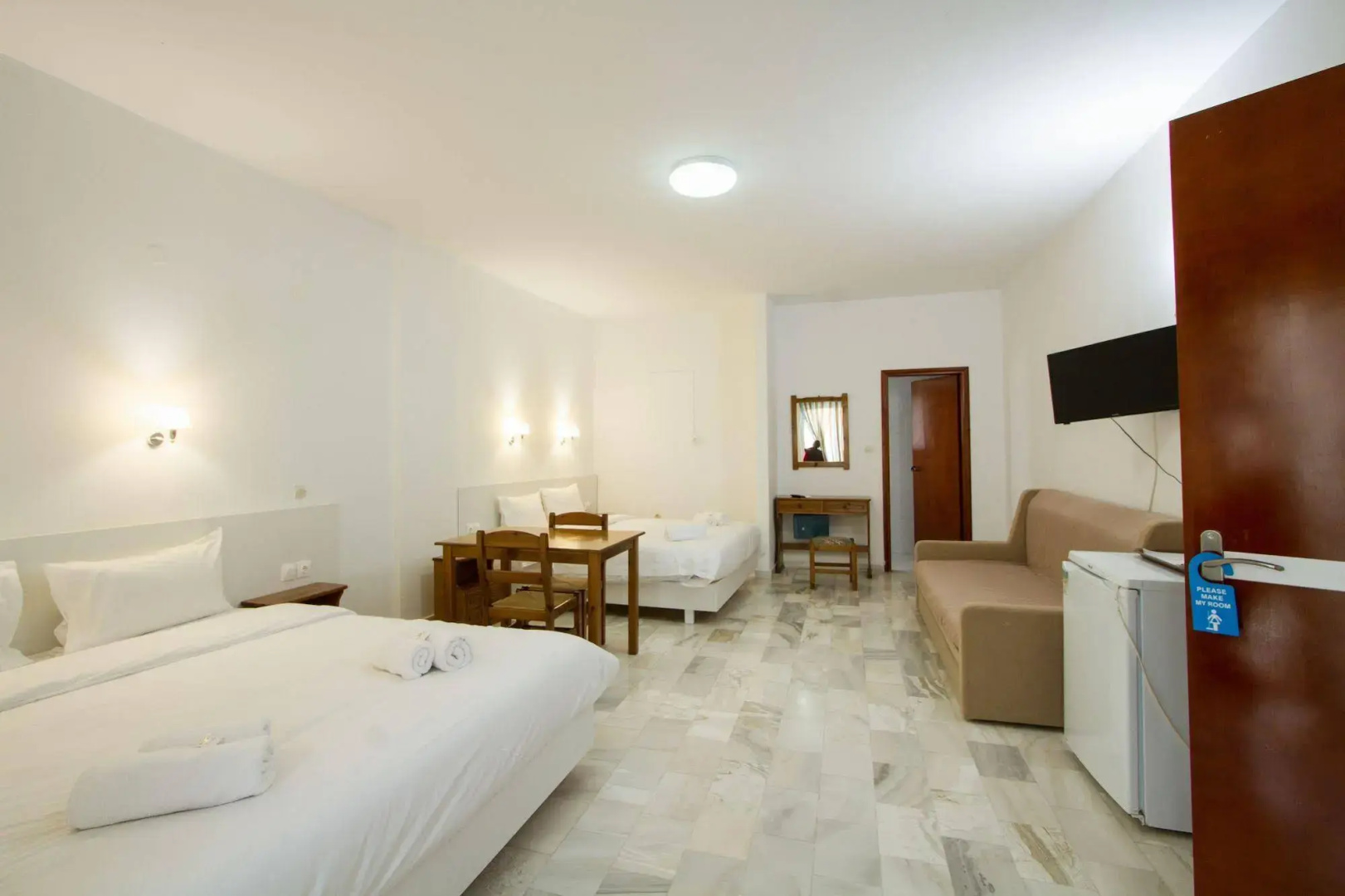 Revekka Rooms