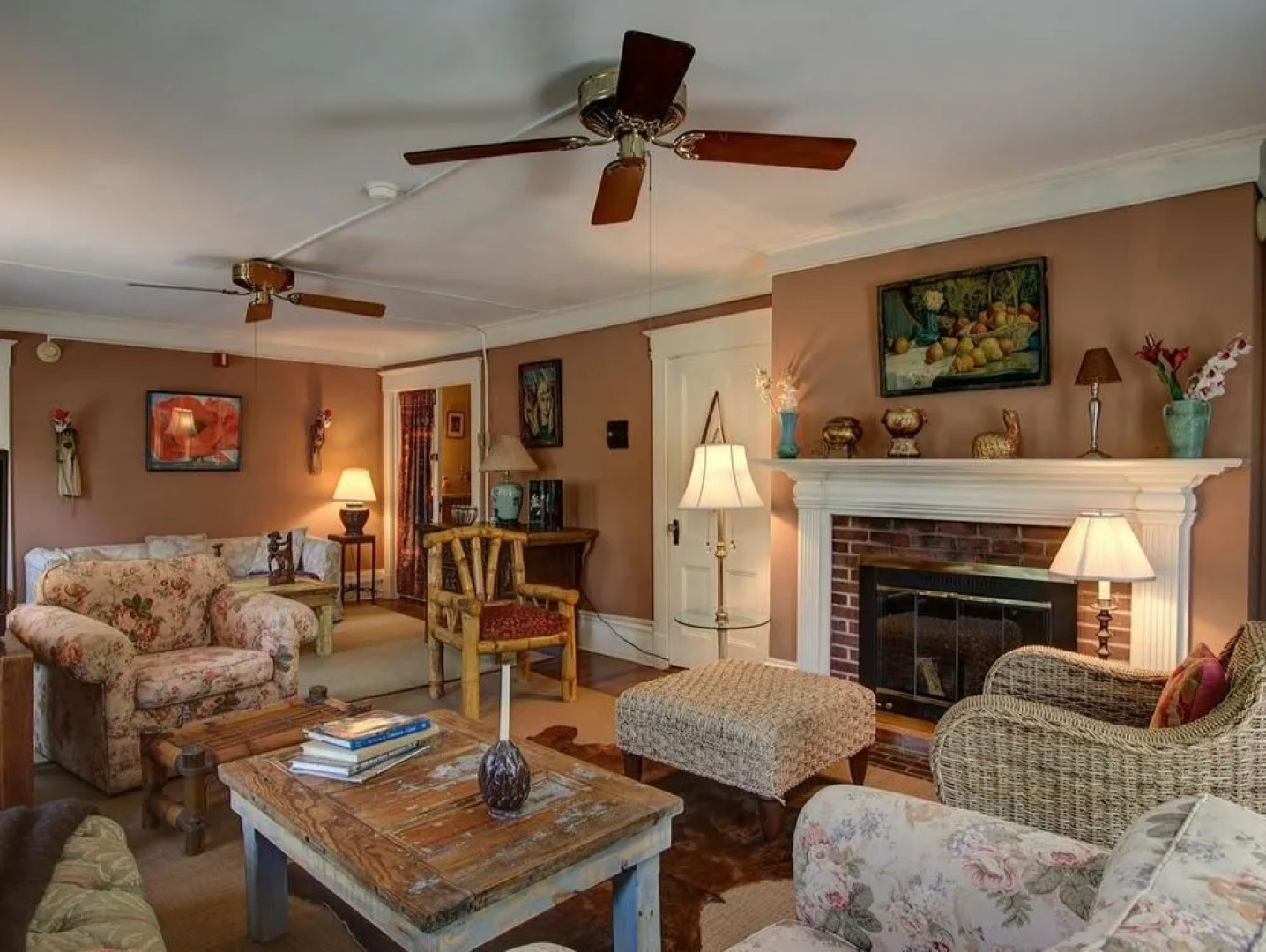 Village Latch Inn Hotel