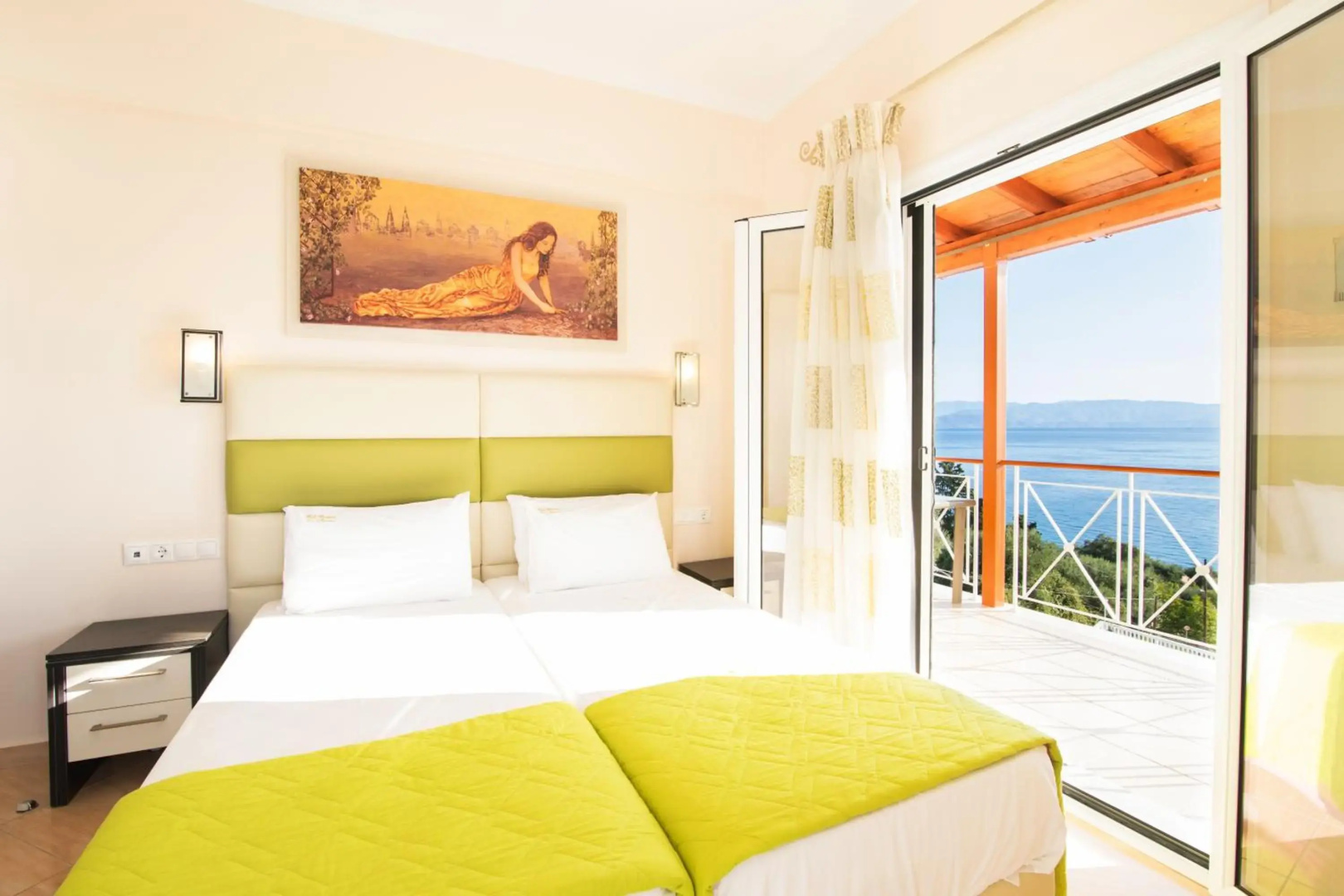 Brentanos Apartments ~ A ~ View of Paradise