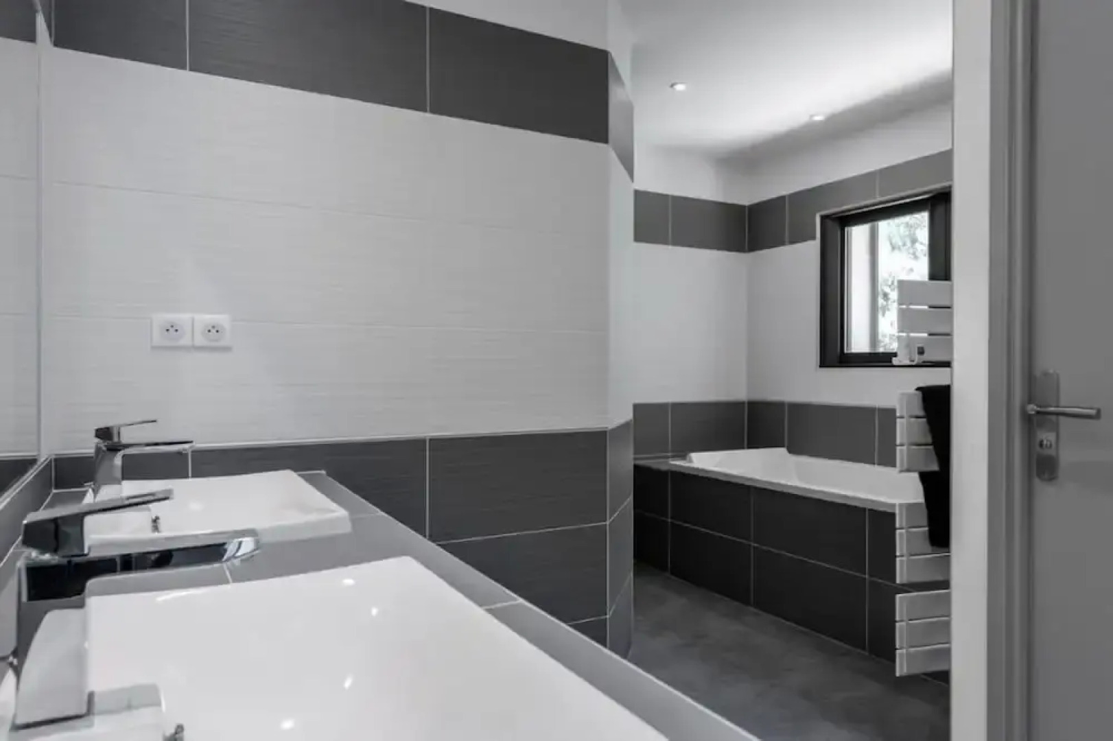 Villa With Heated Swimming Pool spa gym and Cinema