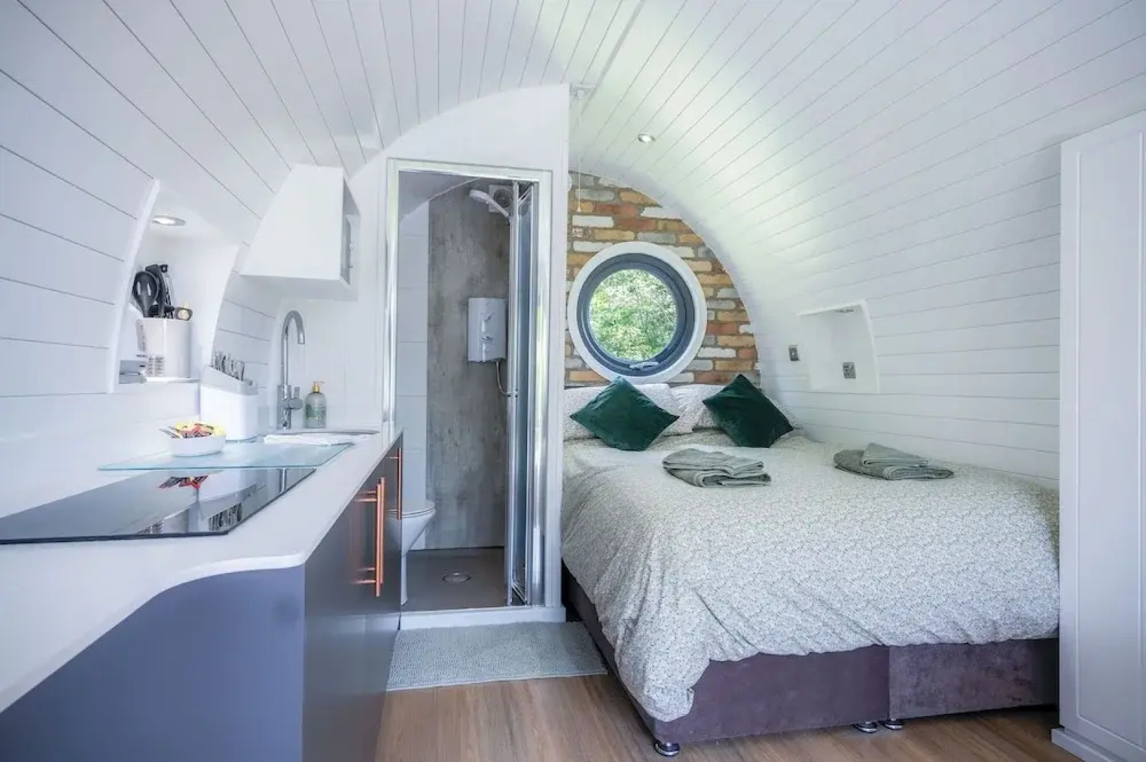 Woody - 1 Bedroom Pod - Cold Inn