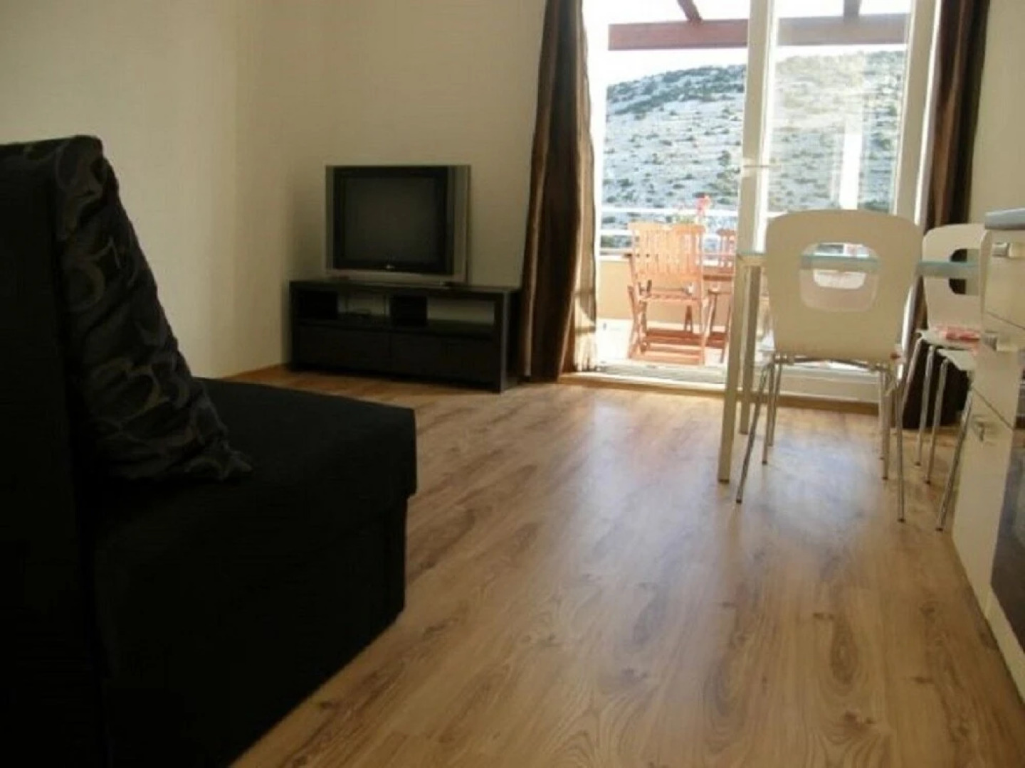 Ljubi - 20 m From Beach - A2 Crveni