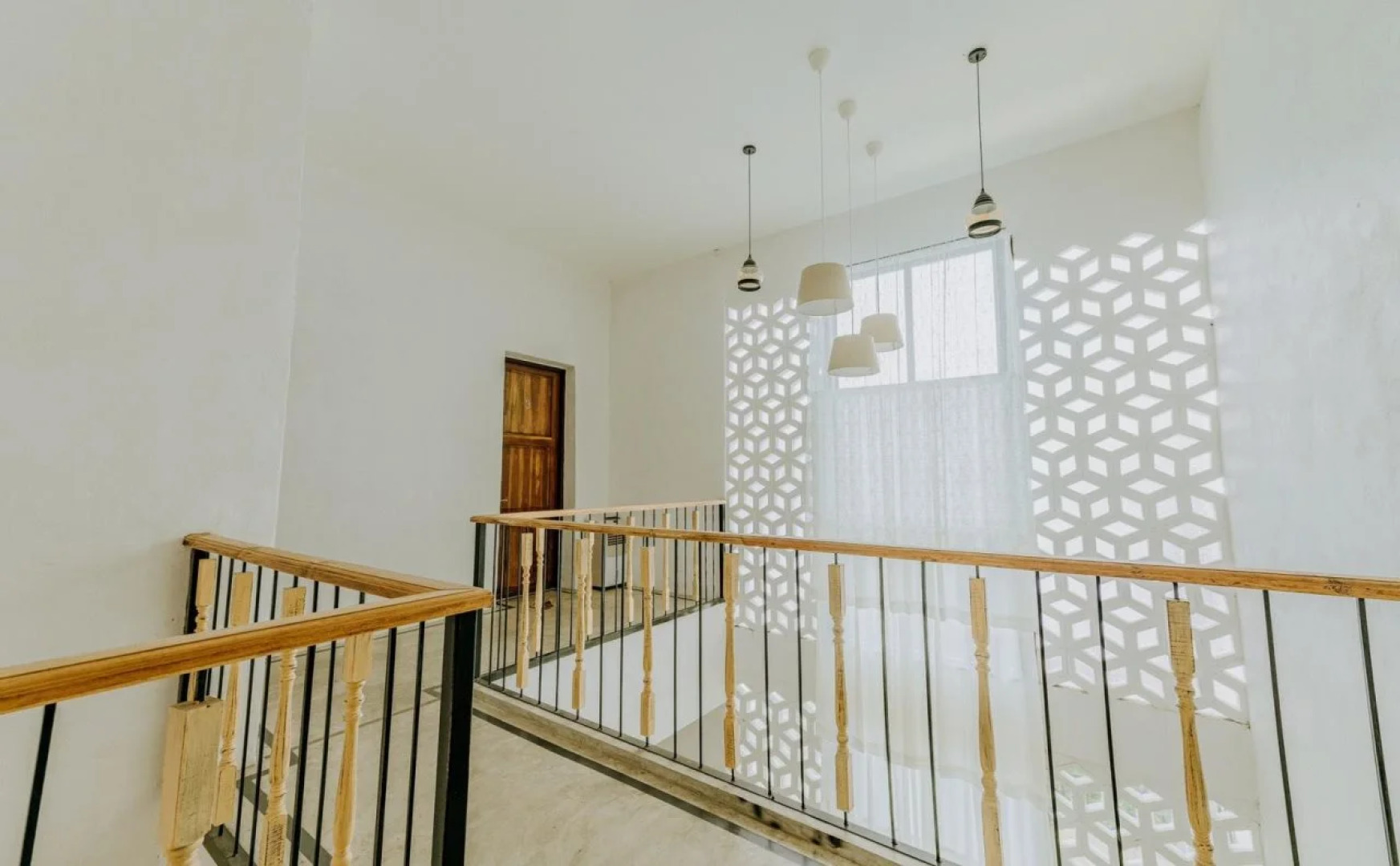 White Wall Riverfront Hotel