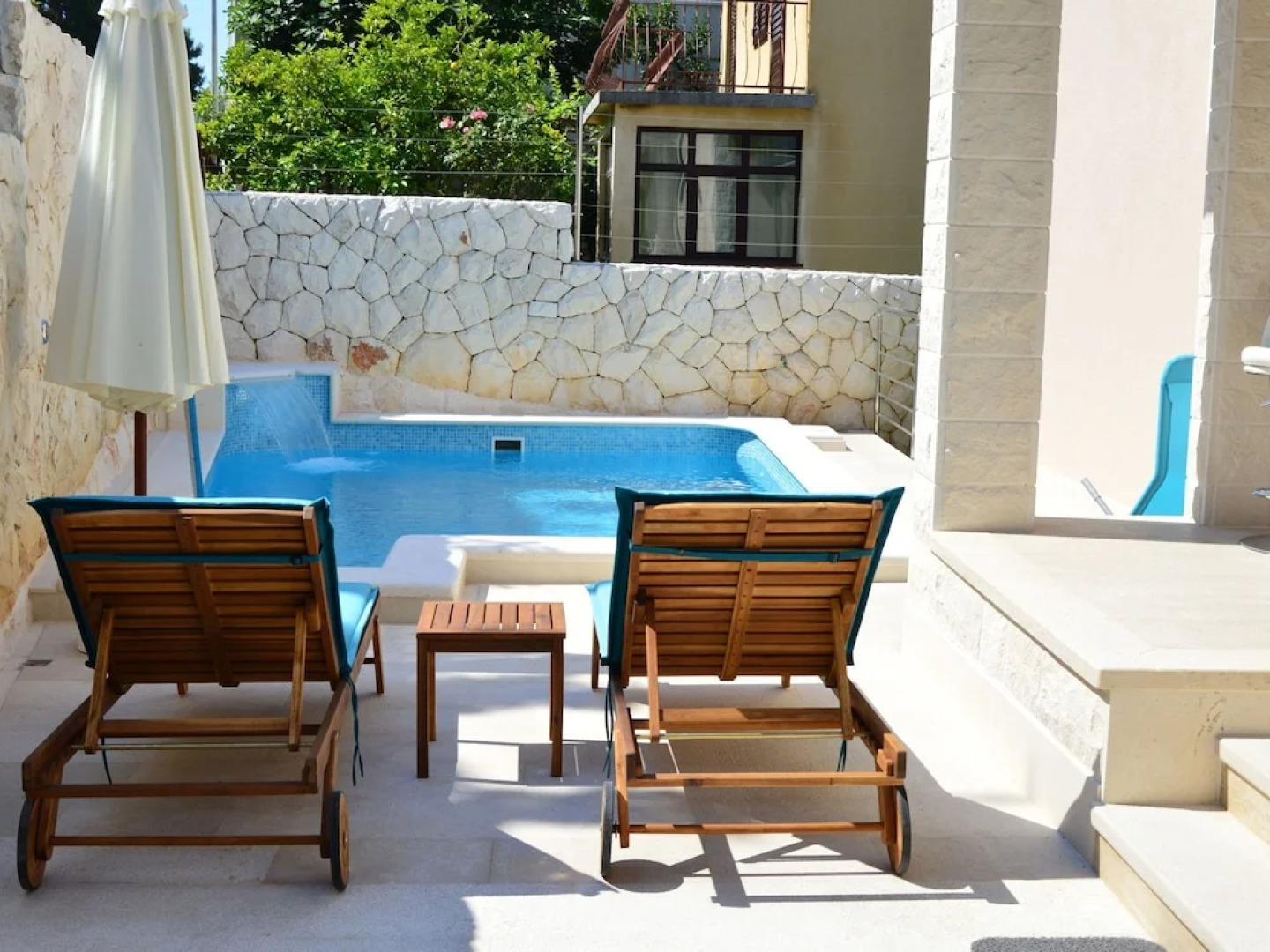 Majestic Villa in Okrug Donji With Swimming Pool