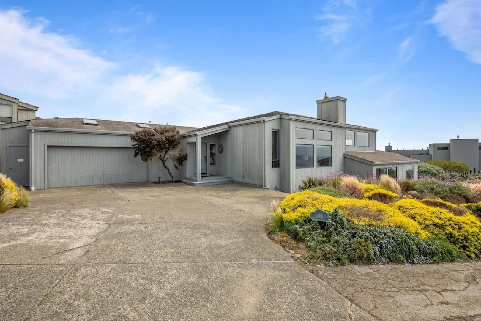 New Listing! All-suite Eagle's Nest W/ Hot Tub 3 Bedroom Home