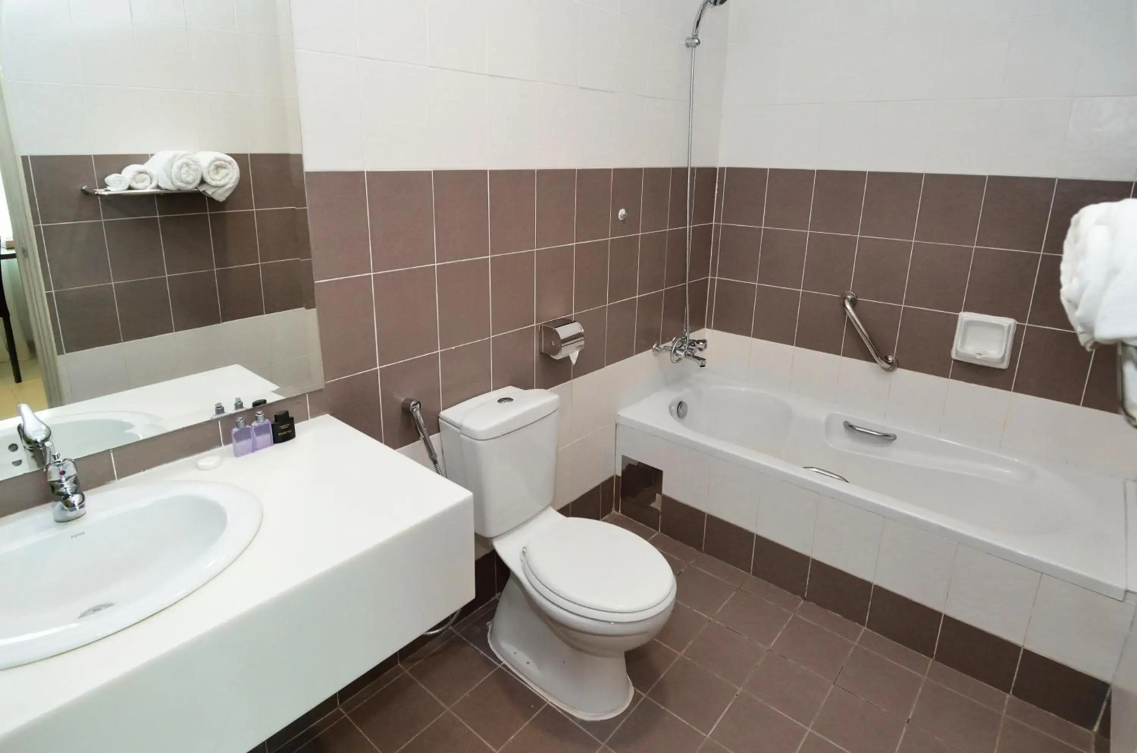Holiday Villa Hotel & Suites