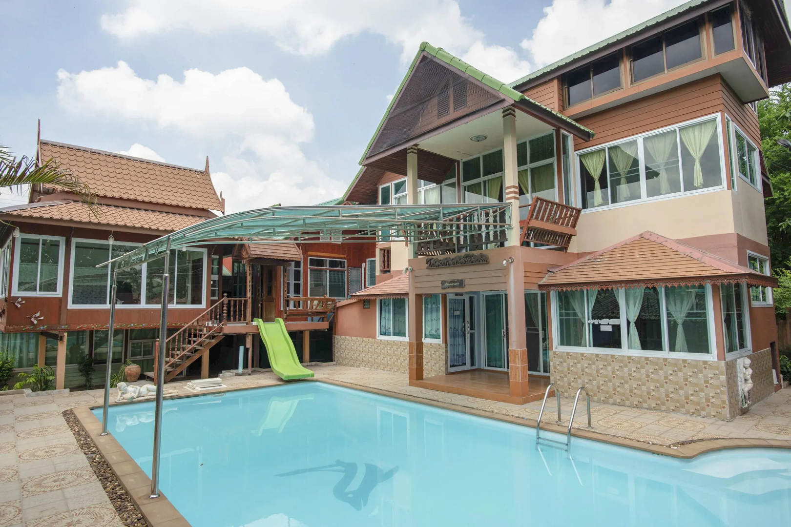 OYO 402 Raknatee Resort
