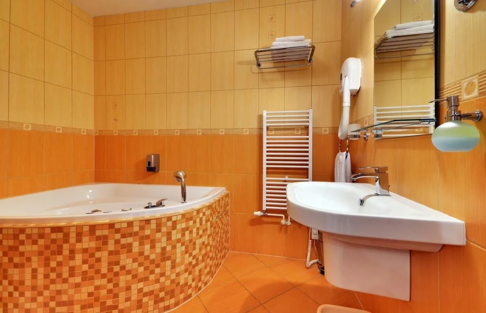 Restaurace a penzion Kamenec