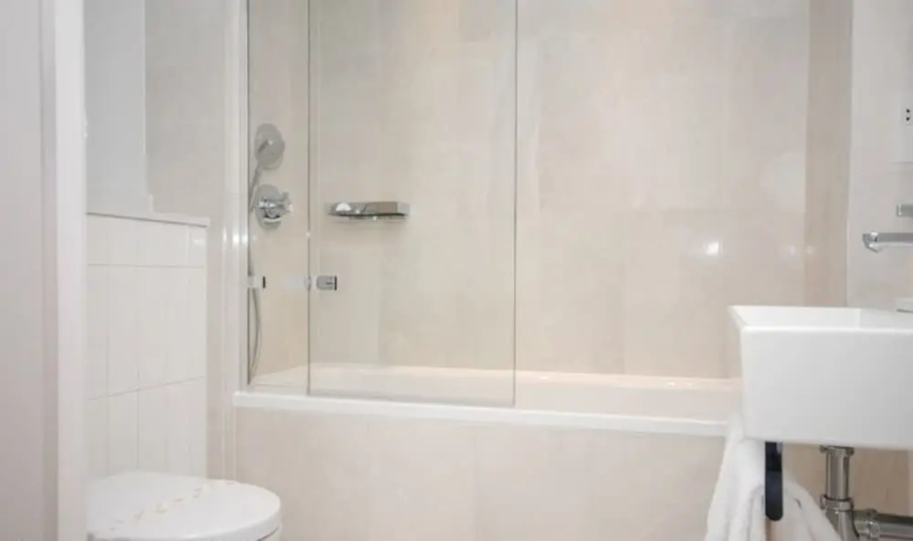 8 The Salterns, Chichester 402400