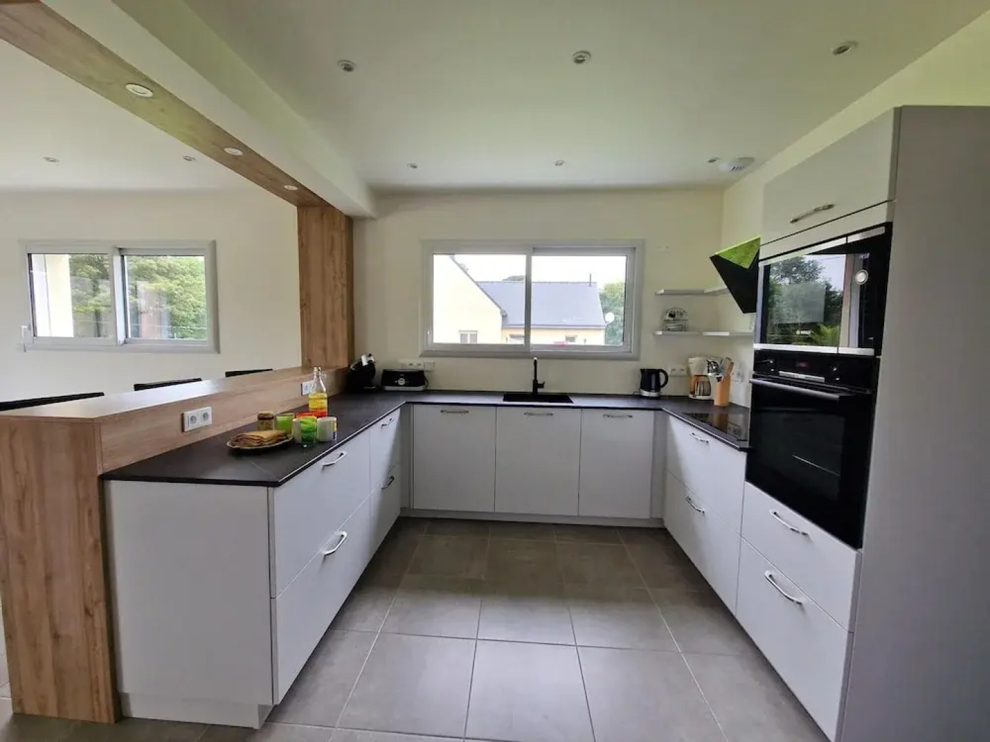 Spacious House Near Pink Granite Coast