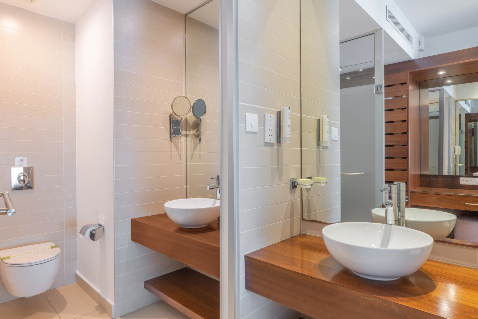 Napa Mermaid Hotel & Suites