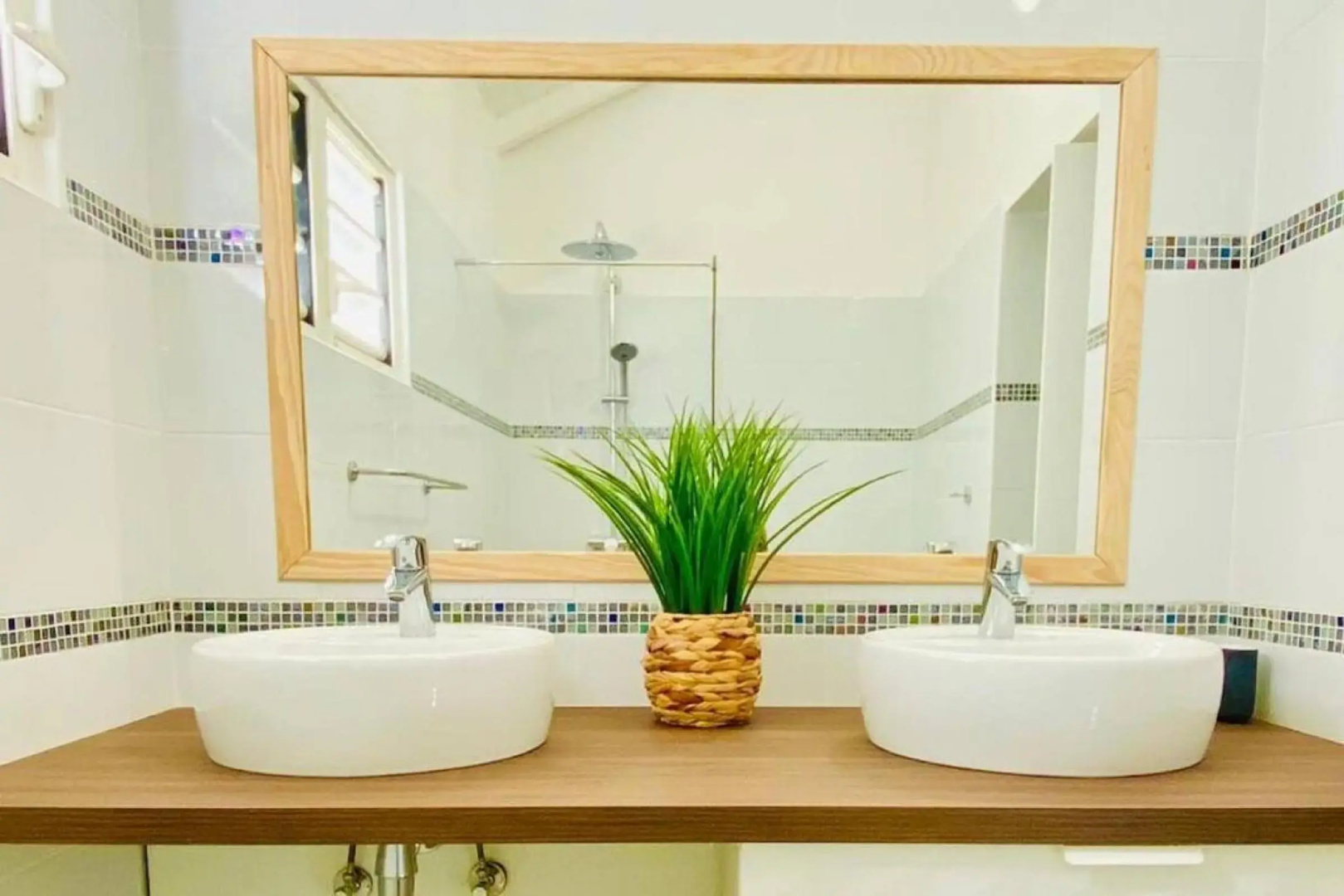 Beautiful suite S14, pool, next to Pinel Island