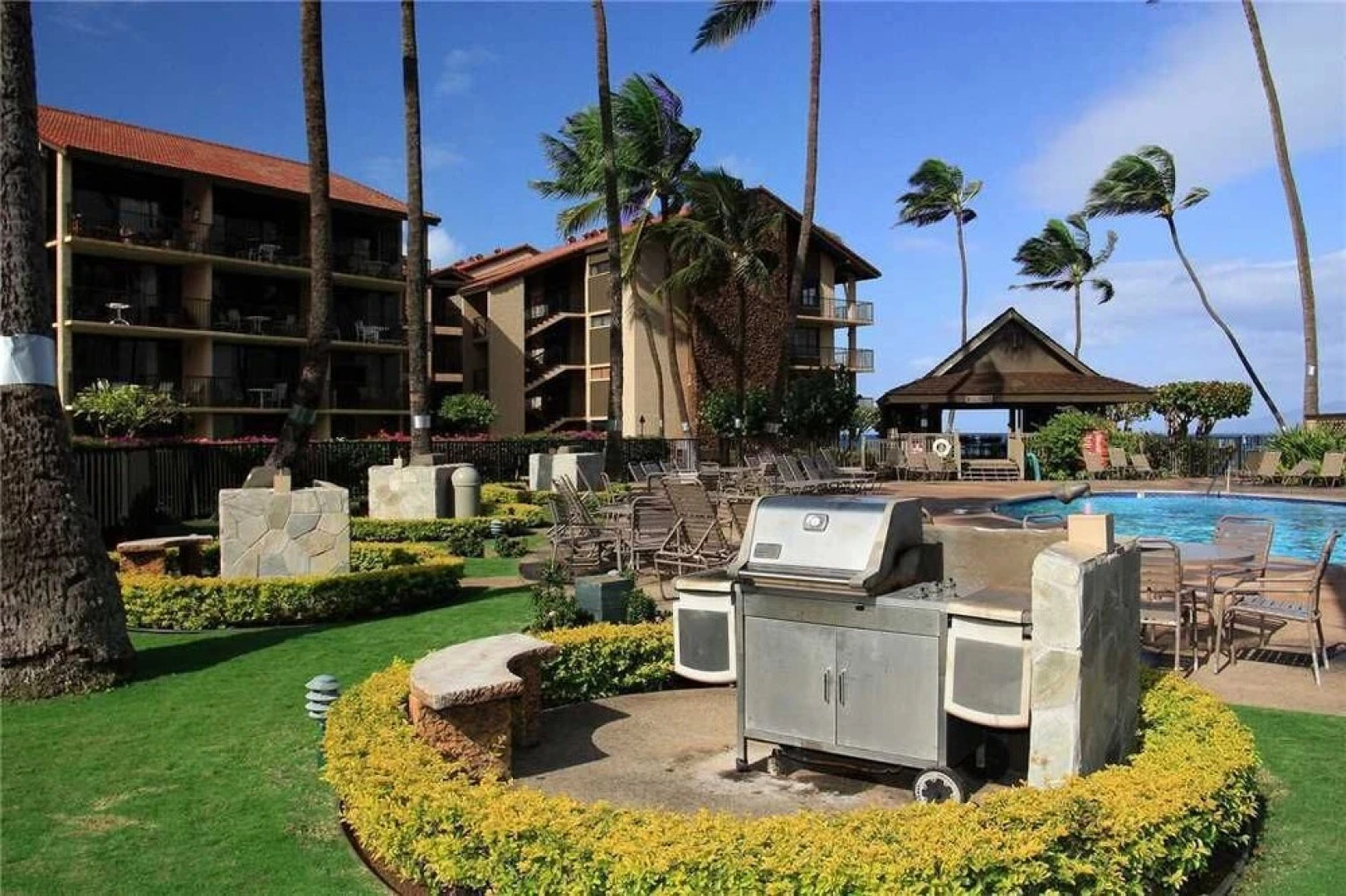 Papakea #C404 - 3 Br condo by RedAwning