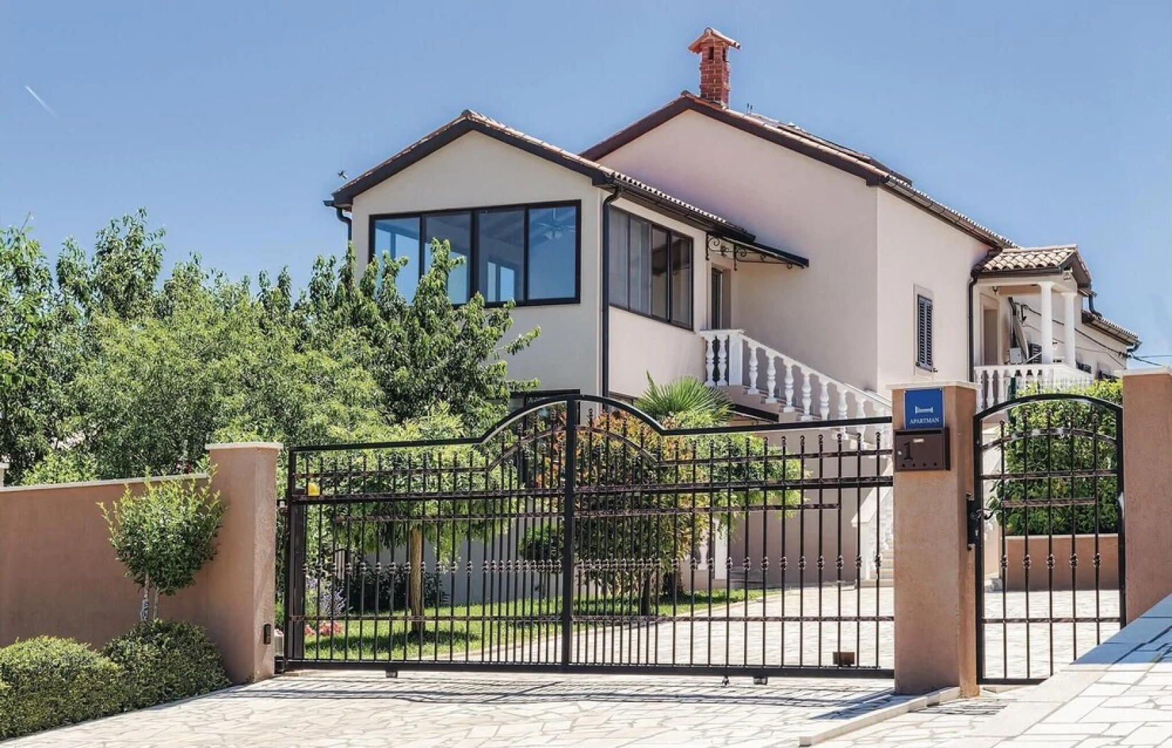 Stunning Home in Barban With Wifi and 6 Bedrooms