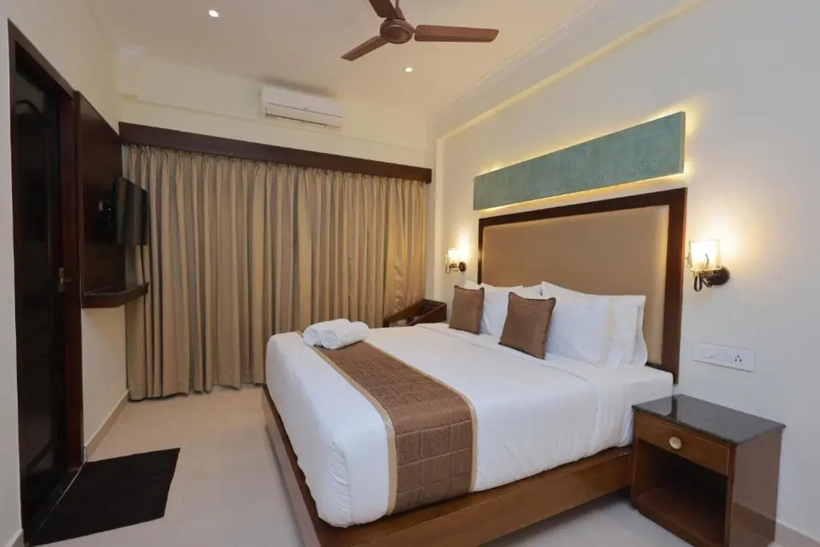 Hotel Comorin Grand