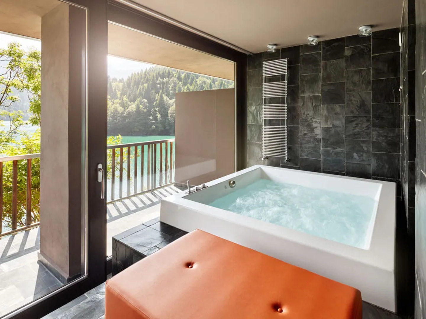 MAANJA Lake Front Suite and Restaurant