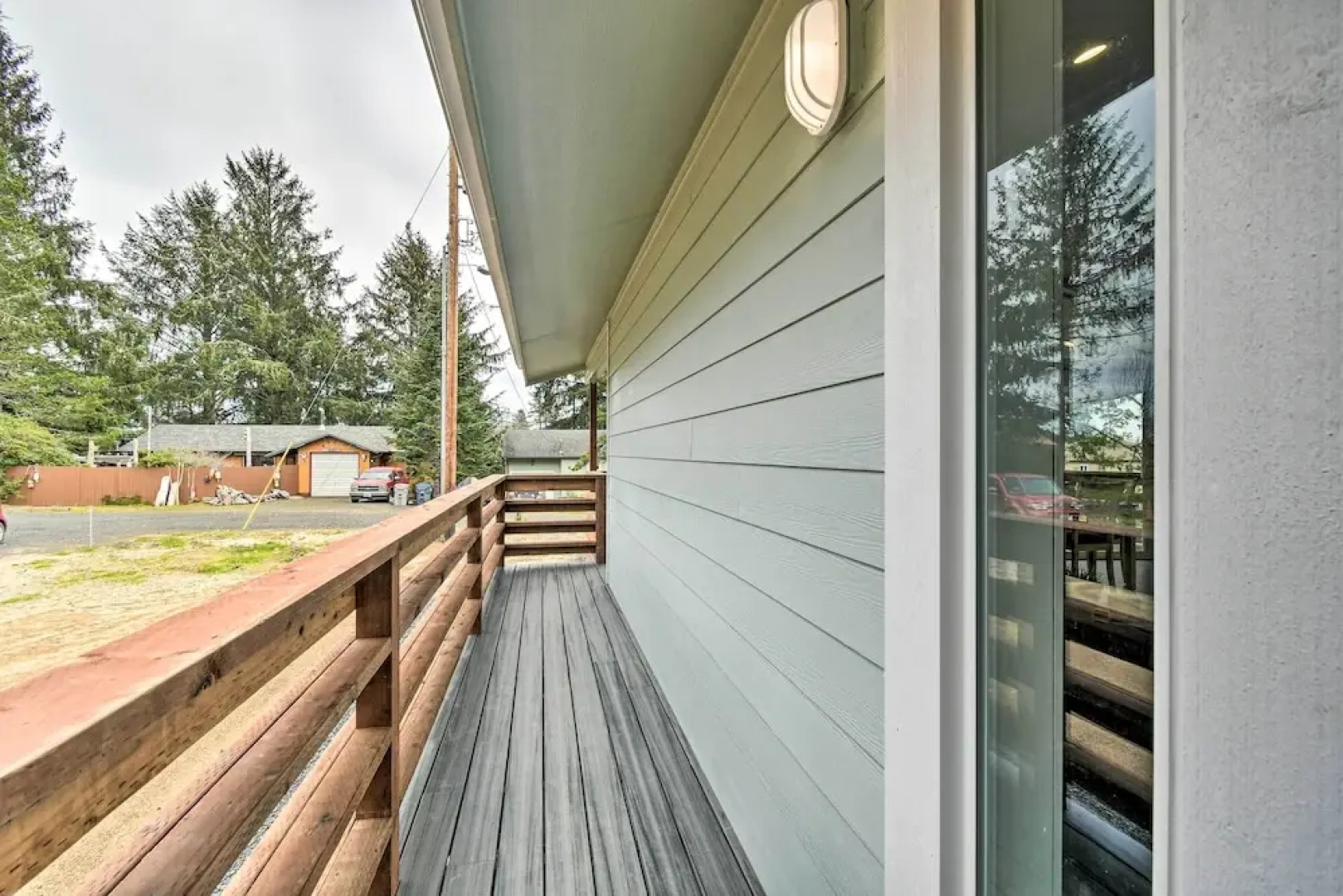 Cozy Cottage on the Coast Near Downtown Westport!