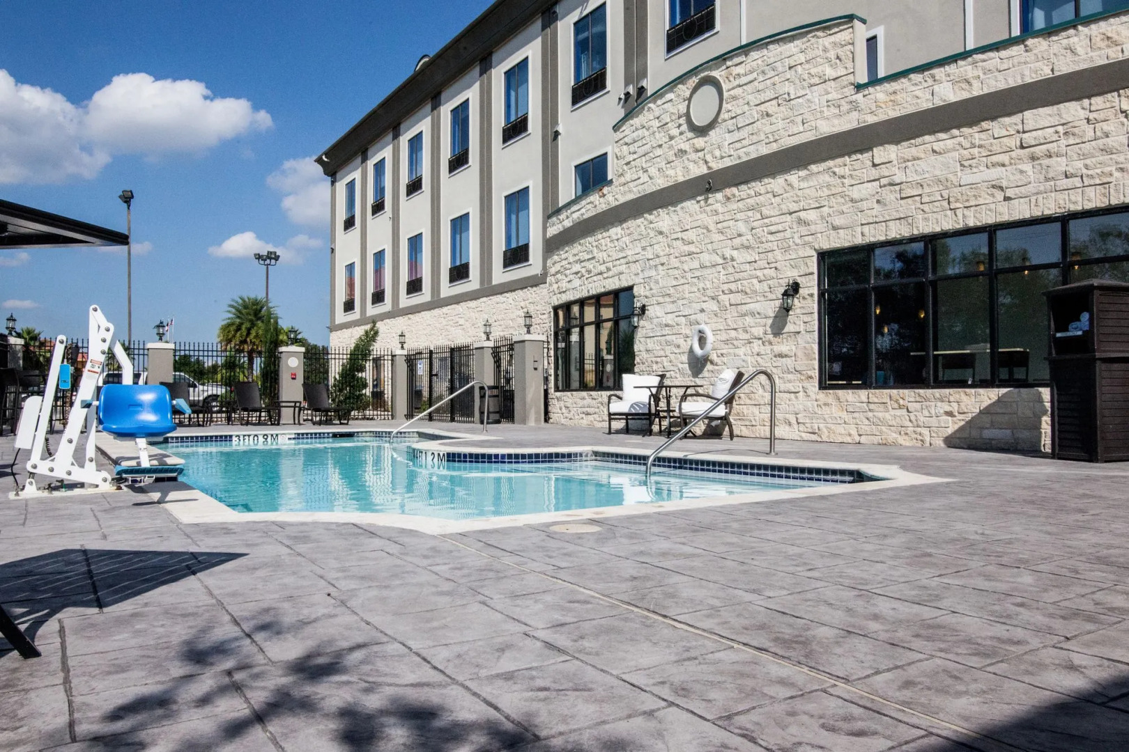 Holiday Inn Express Hotel & Suites Houston-Alvin by IHG