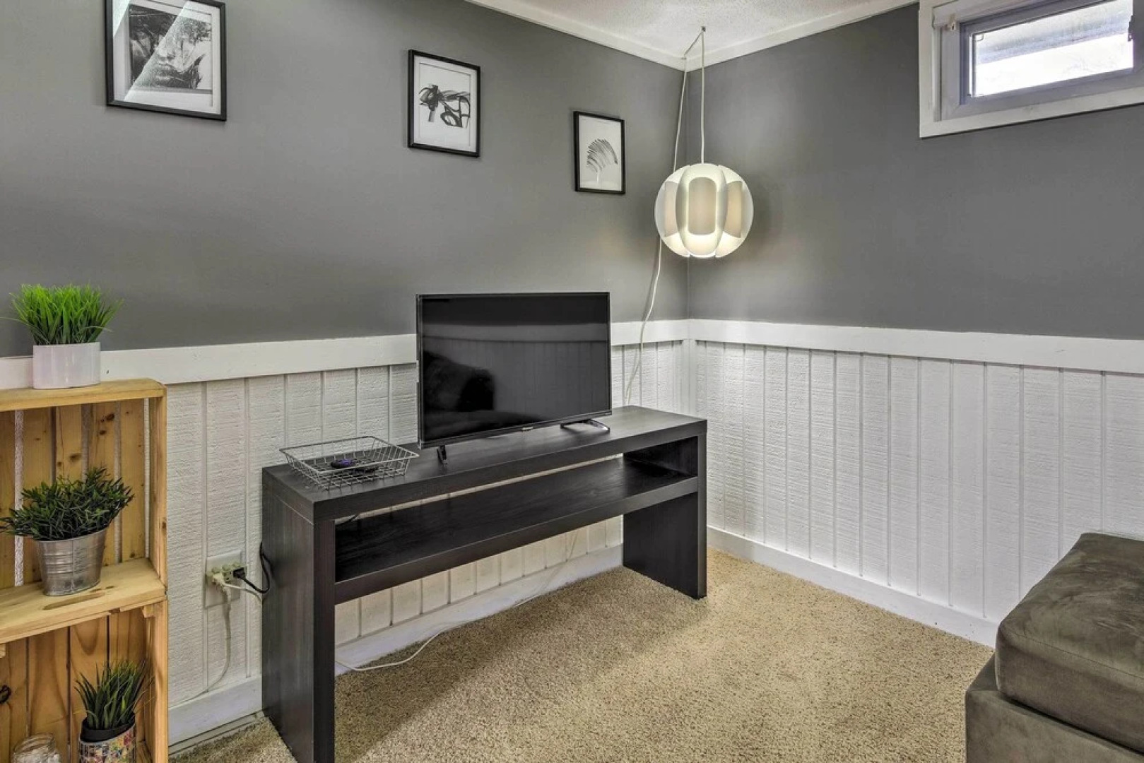 Portage Studio: 11 Miles to Indiana Dunes!