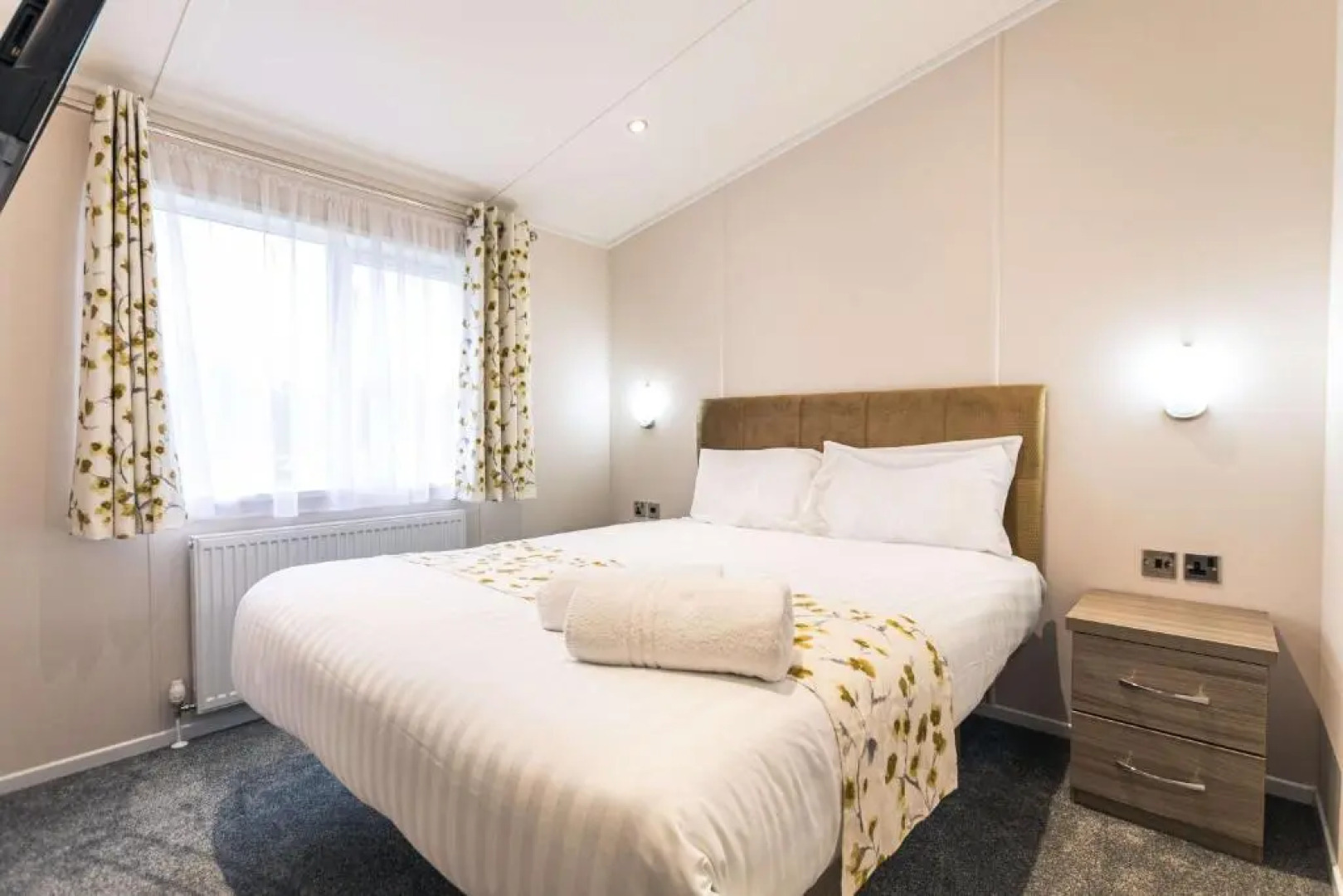 Moore Lodge with Hot Tub