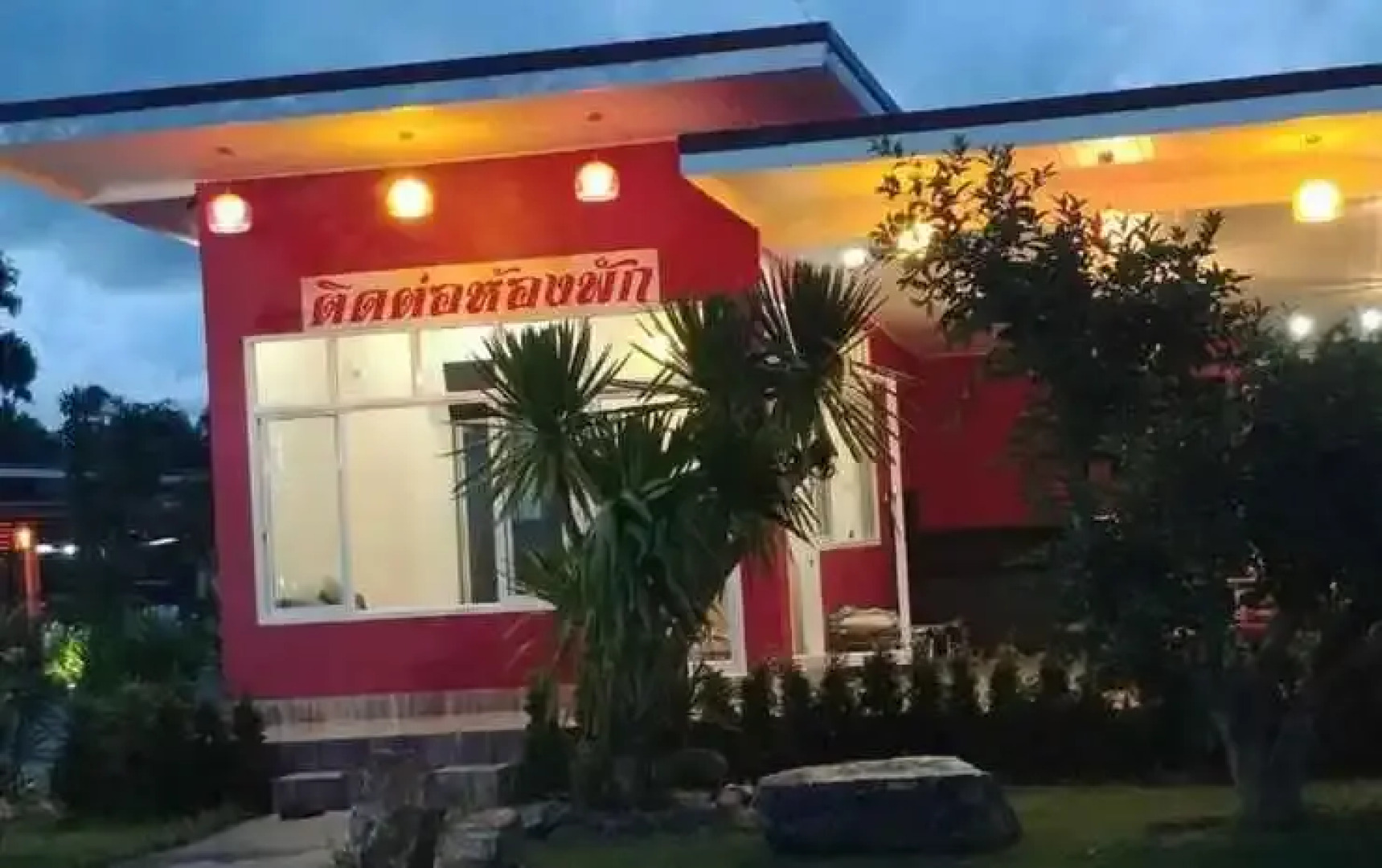 Thipburee Riverside Hotel