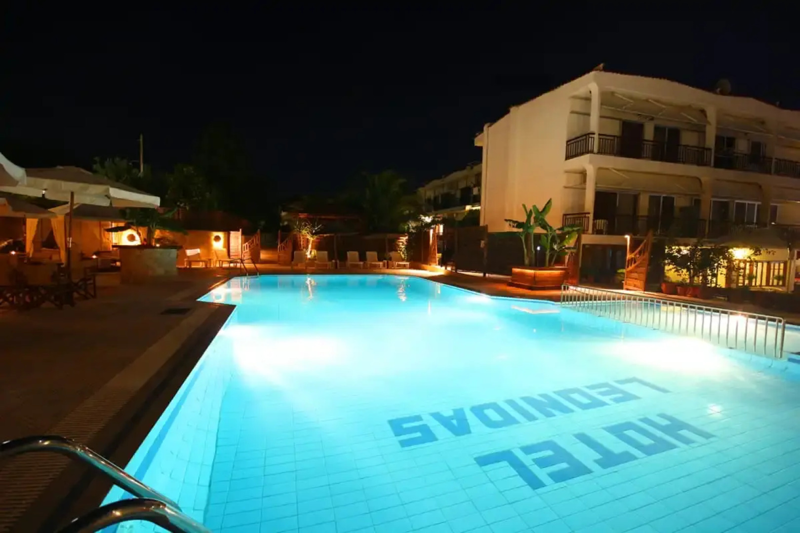 leonidas apartments and suites