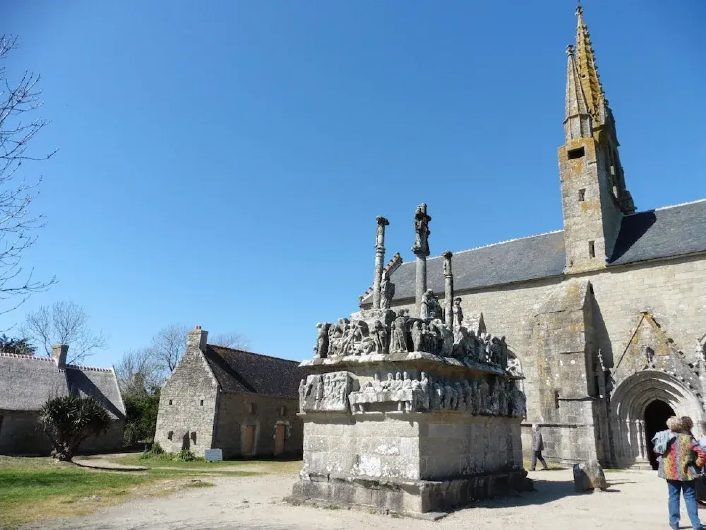 Holiday House With Private Pool in a Shared Property