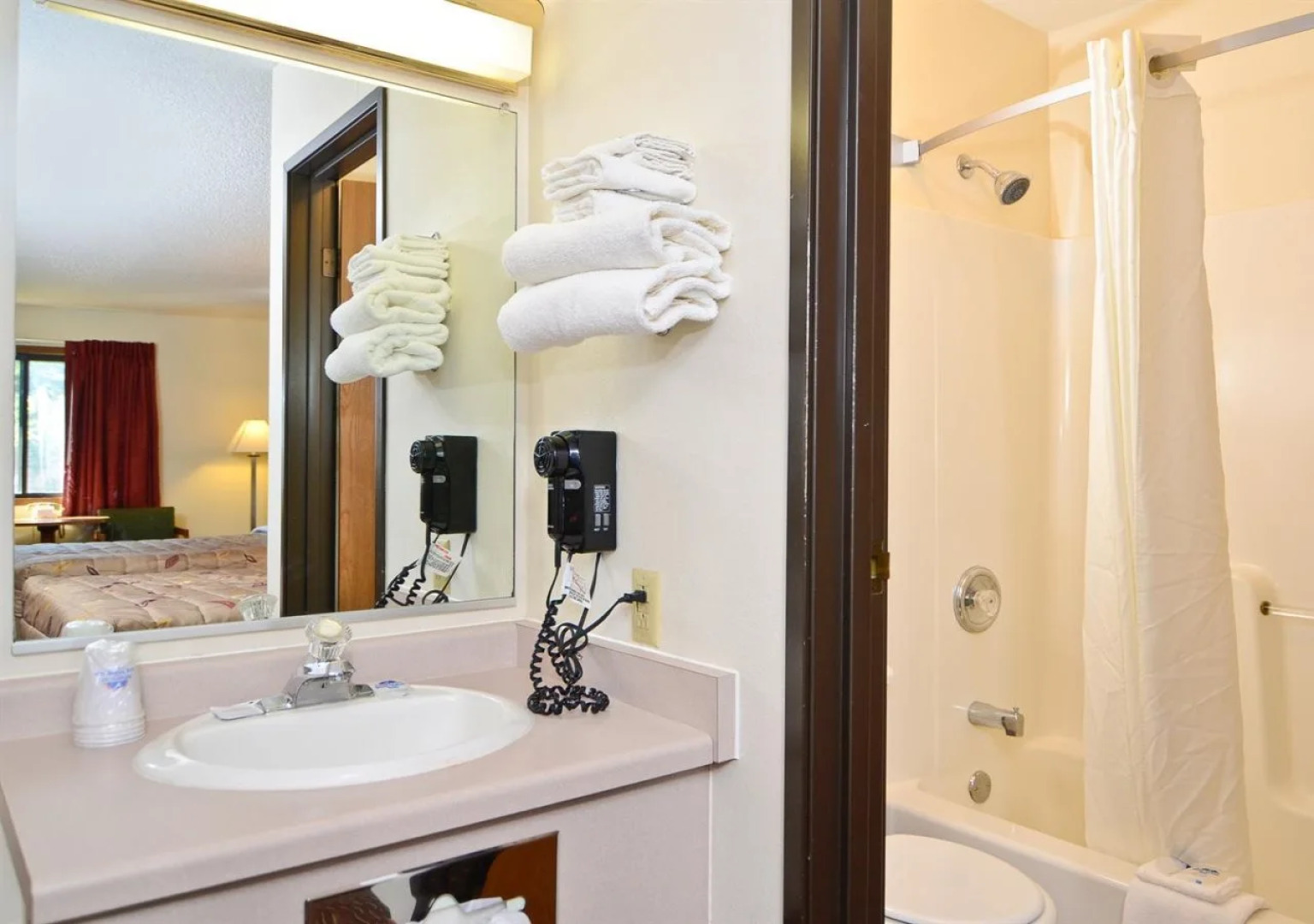 Super 8 by Wyndham Hayward WI