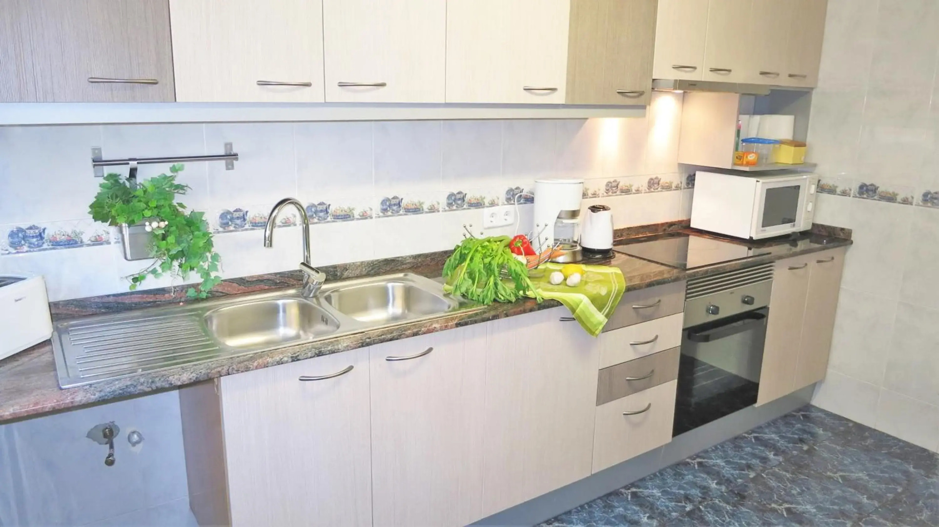 Bianca Seaview & Beach Apartment