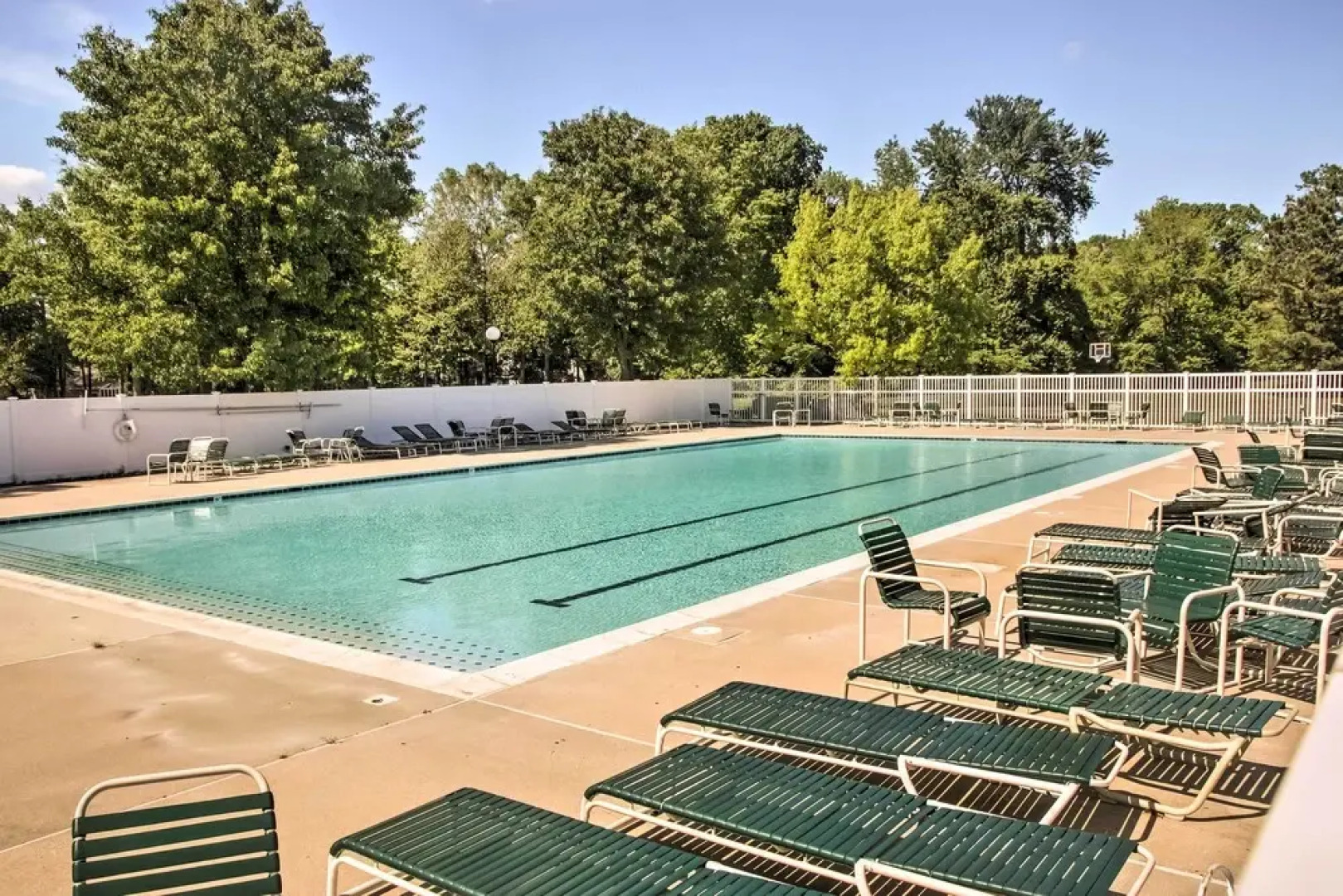 Golf Getaway w/ Pool Access 2 Mi to Bethany Beach!