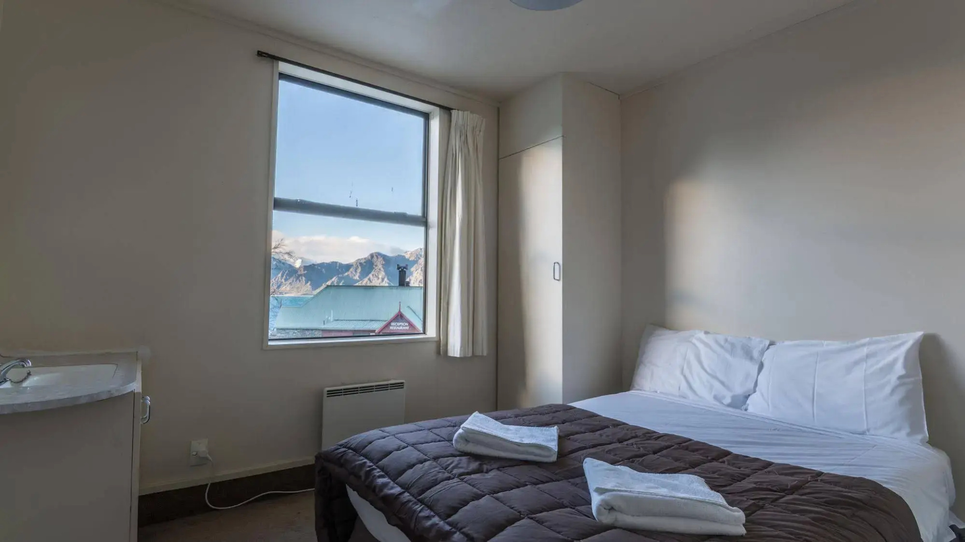 Lake Hawea Hostel