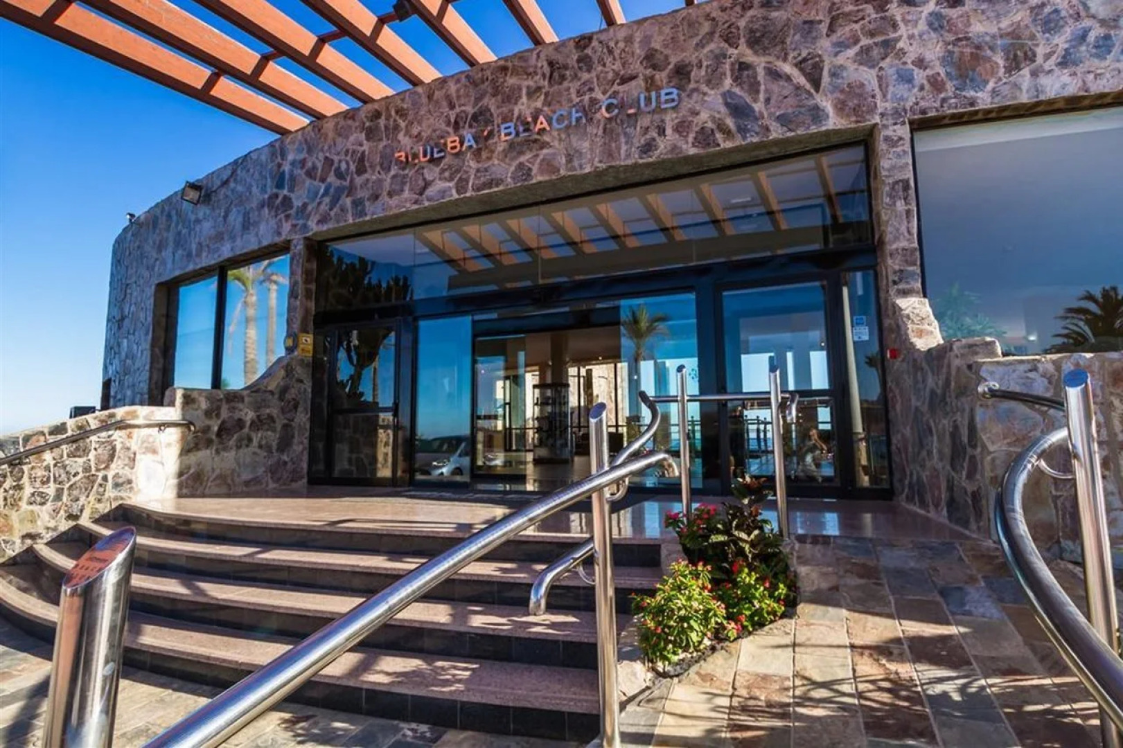 Апарт-отель BlueBay Beach Club