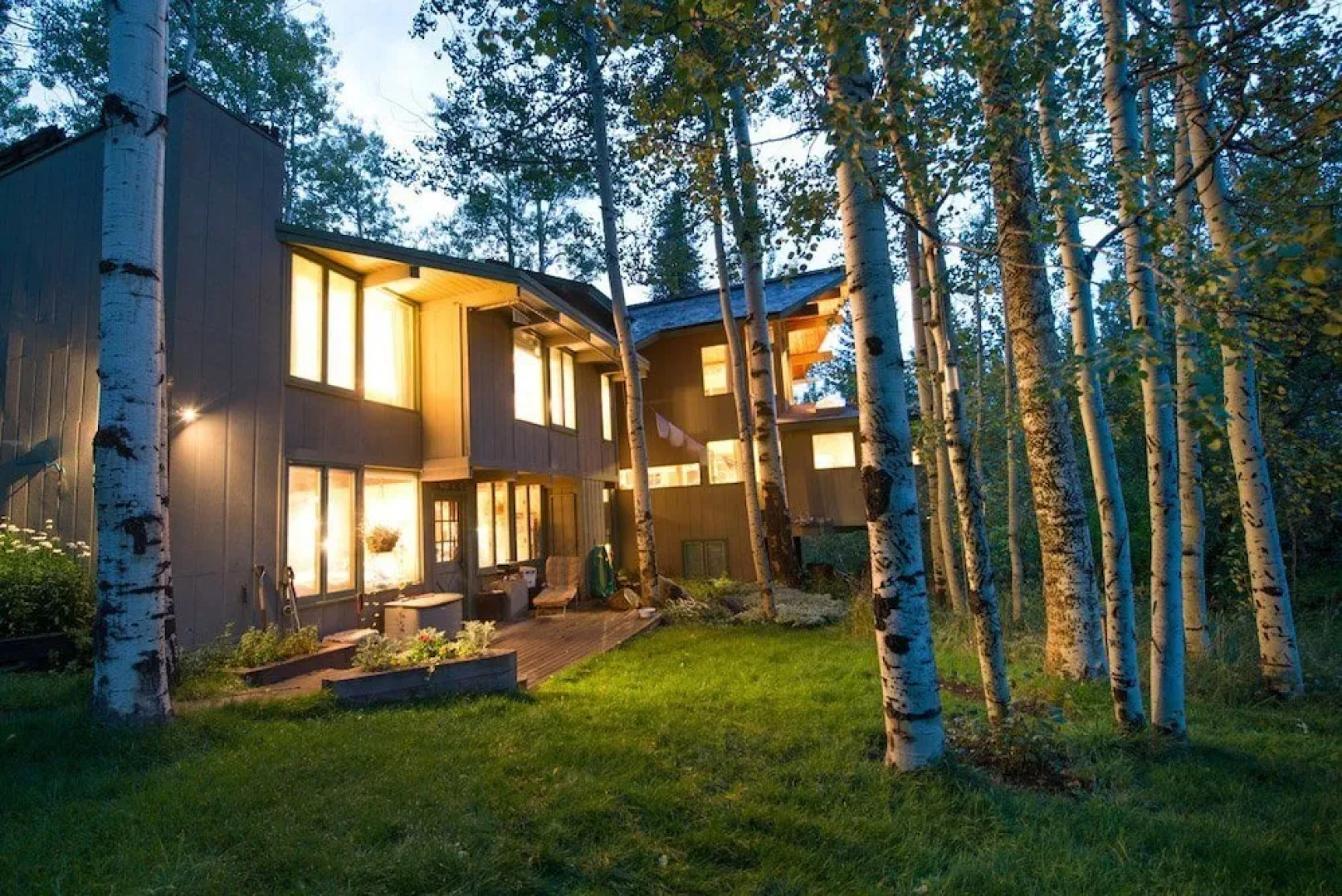 6BR 4BA Aspen Lodge Private Deck Mountain Views Hot Tub by RedAwning