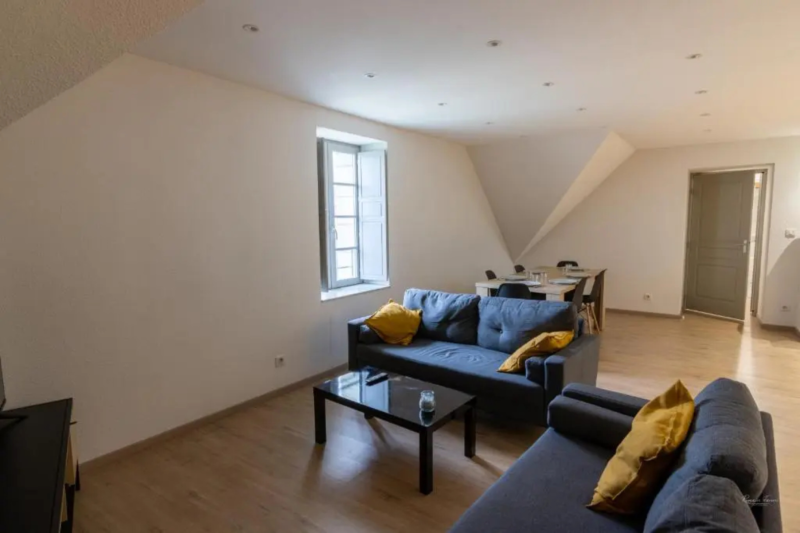 Magnifique appartement rénové dans résidence
