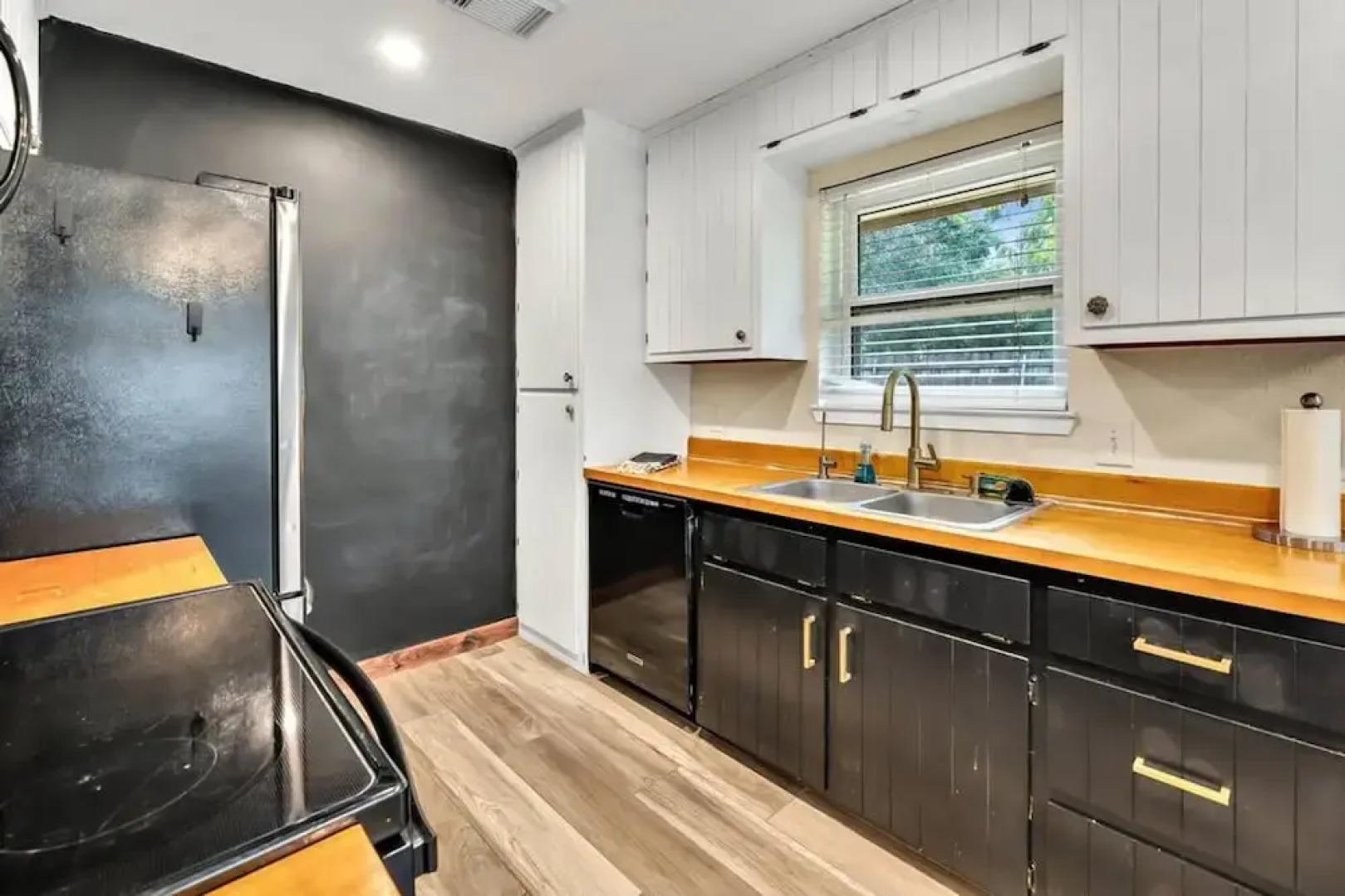 New Cozy Retreat Located 15 Minutes to Waco