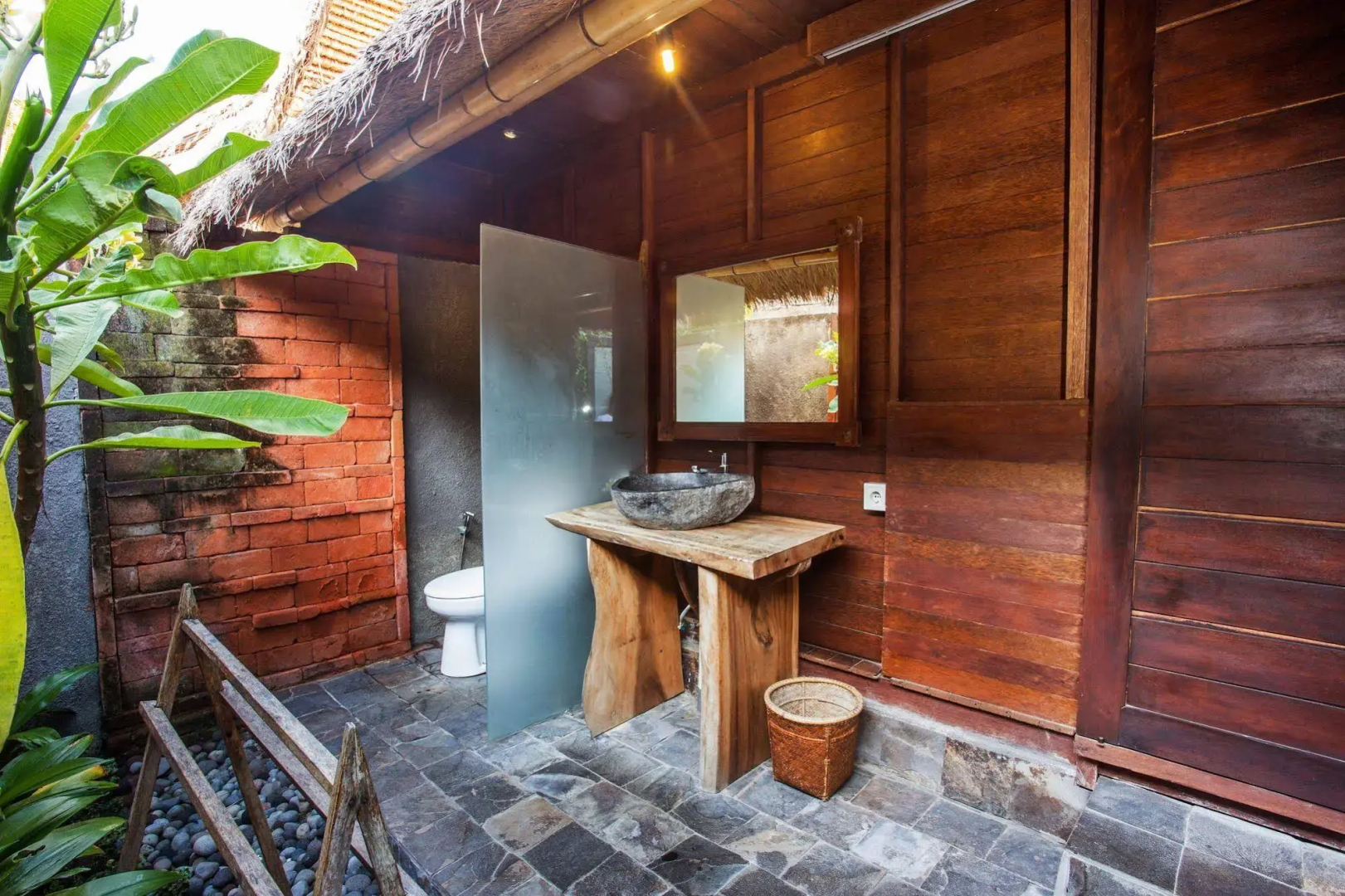 TS Hut Lembongan