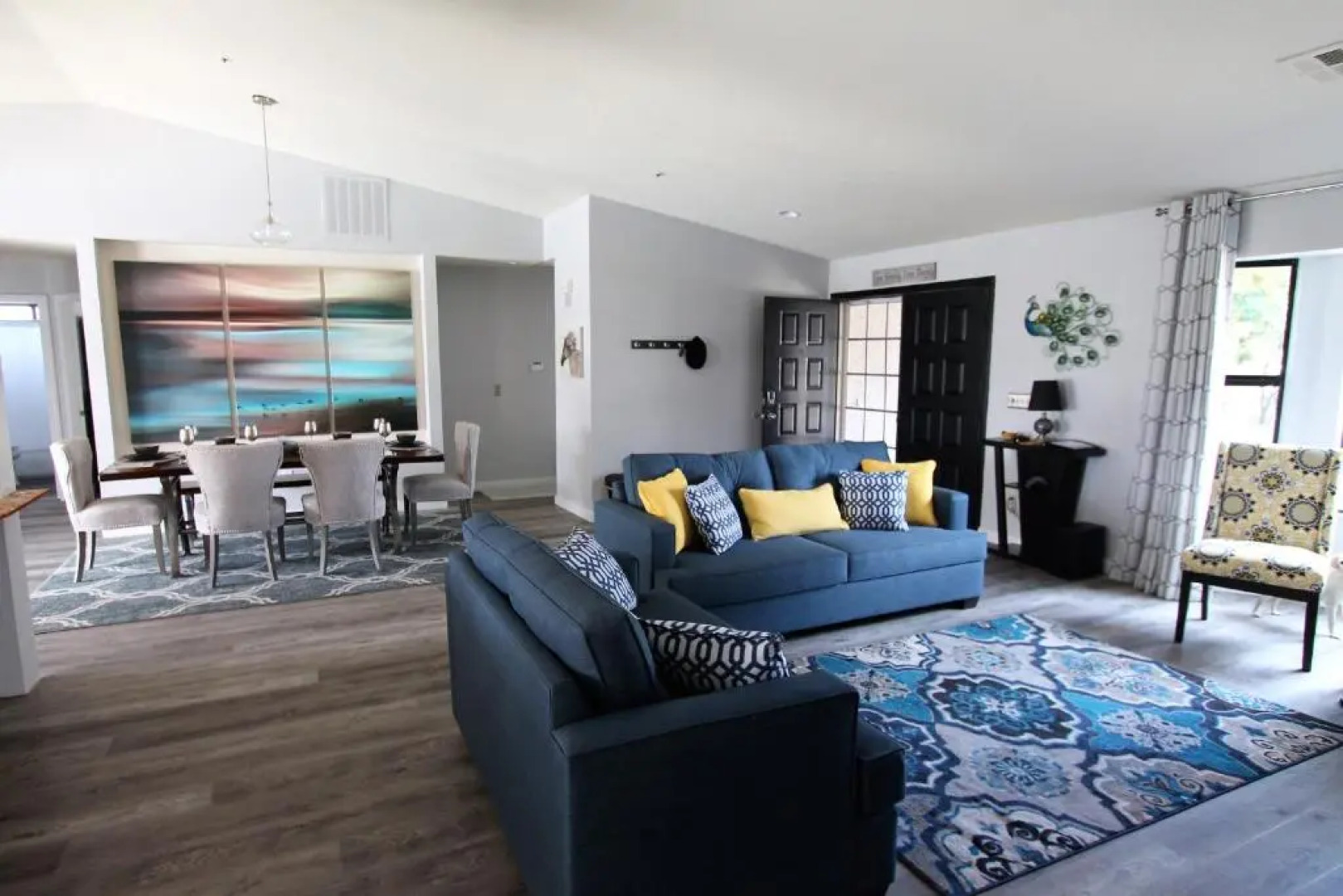 Comfortable vacation property 12 minutes from downtown.