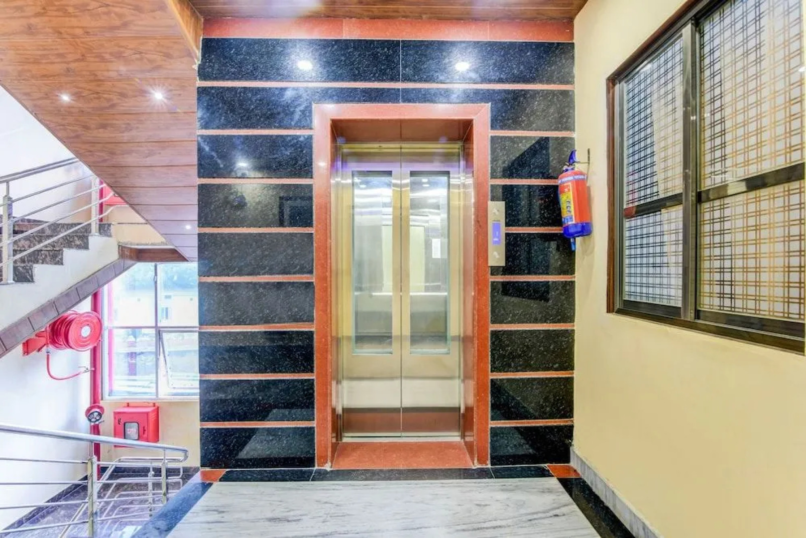 OYO 44294 Hotel Siddahanth International