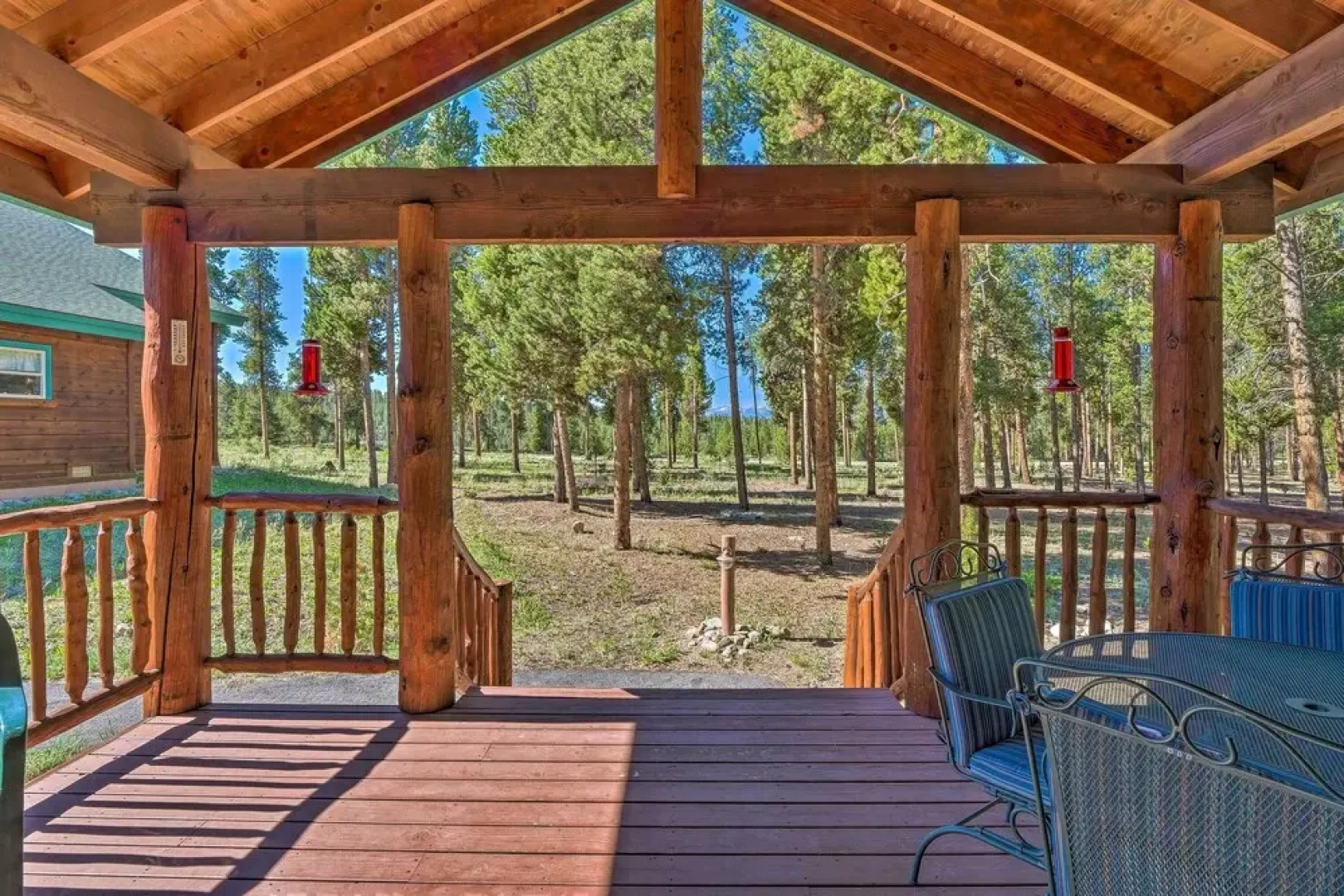 6 Mi to Turquoise Lake: Retreat w/ Covered Deck!