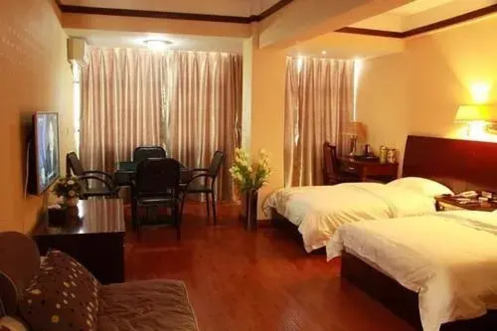 Mile Sea View Villa Hotel