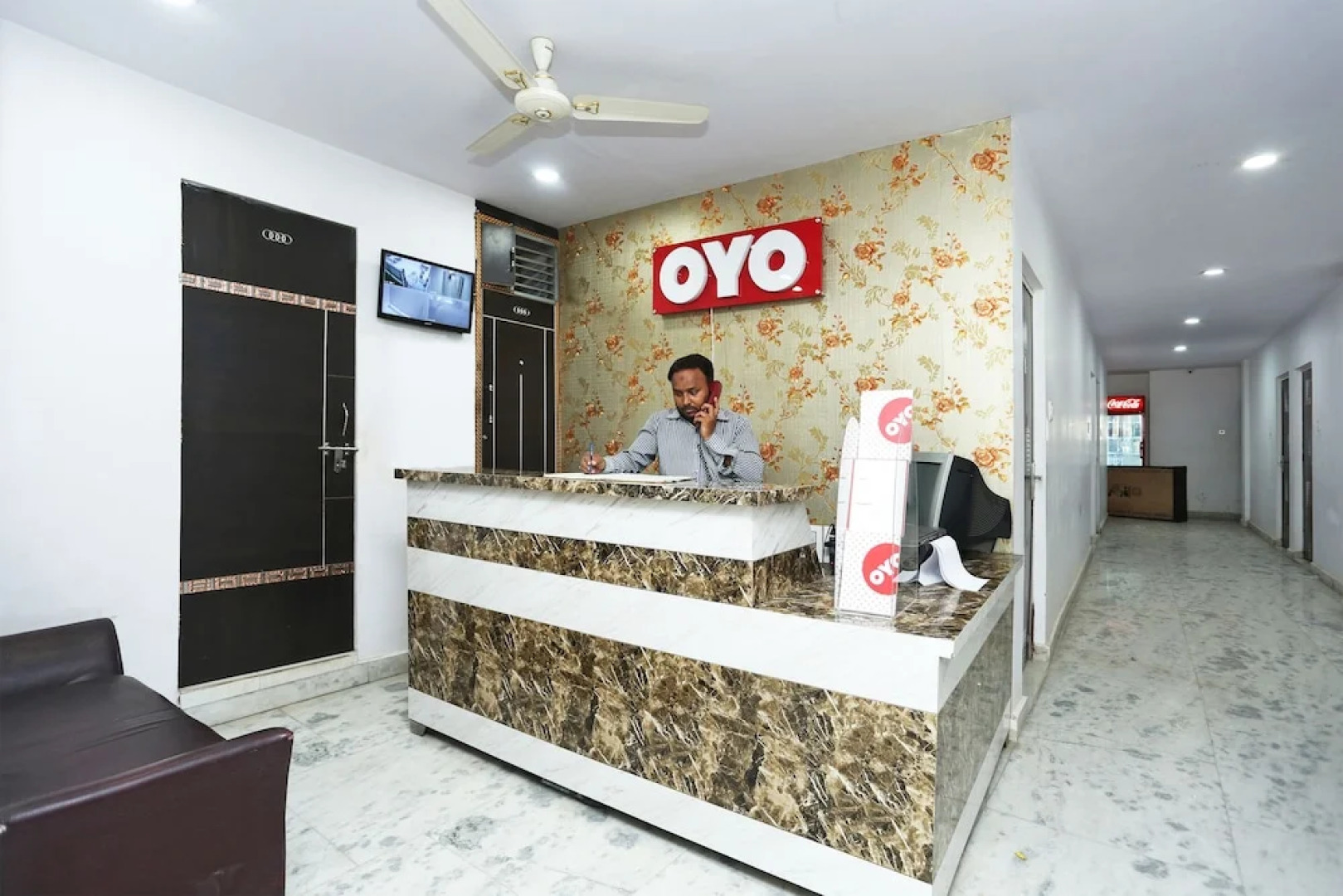 OYO 16904 Hotel Maharaja Palace