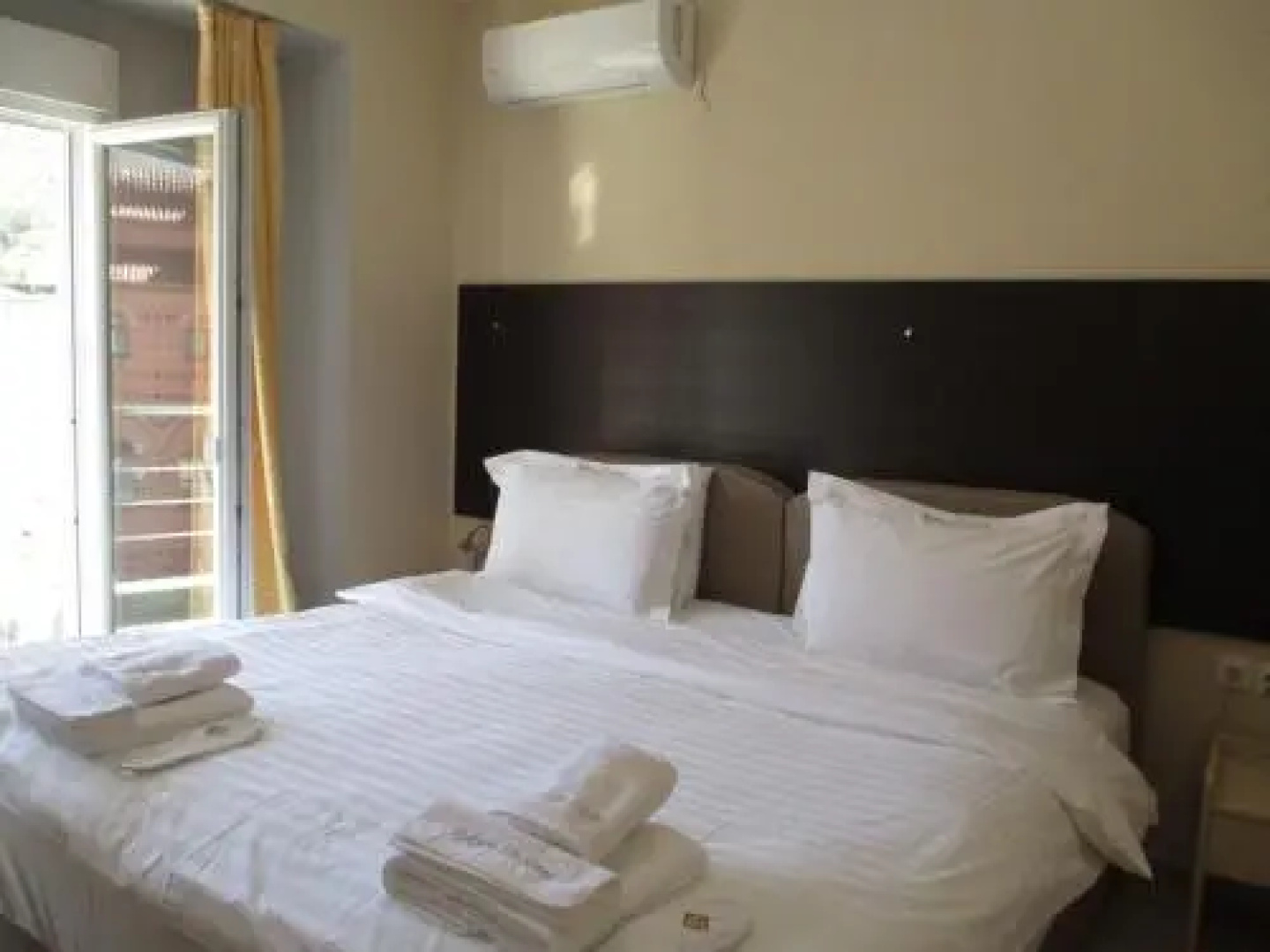 Kyknos De Luxe Suites & Rooms