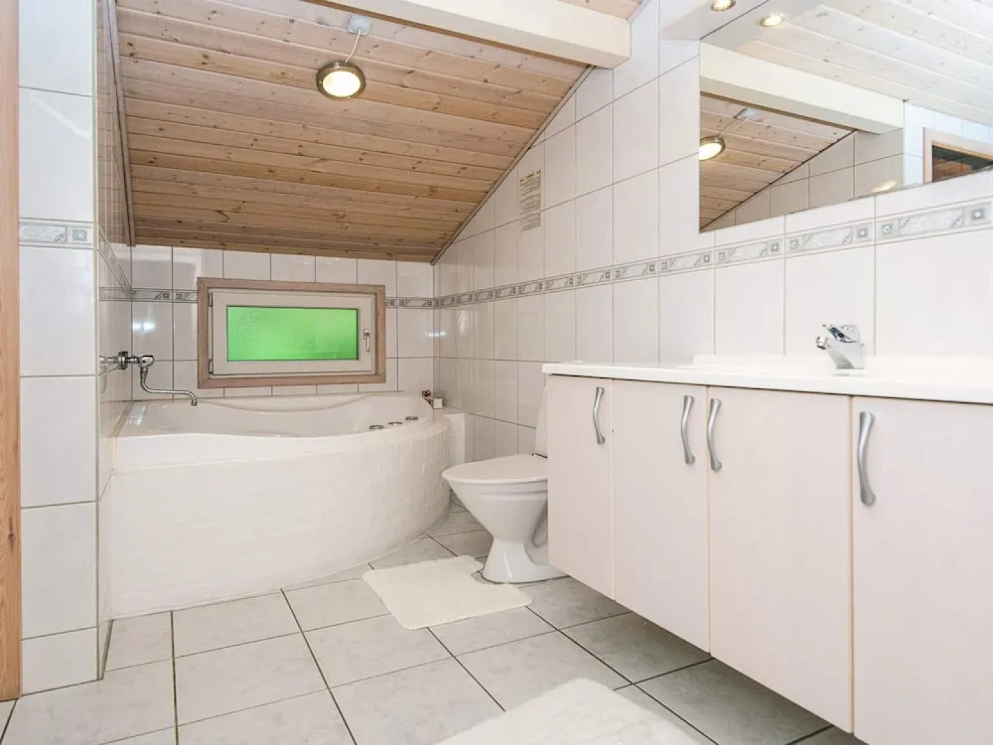 Secluded Holiday Home in Henne near Beach