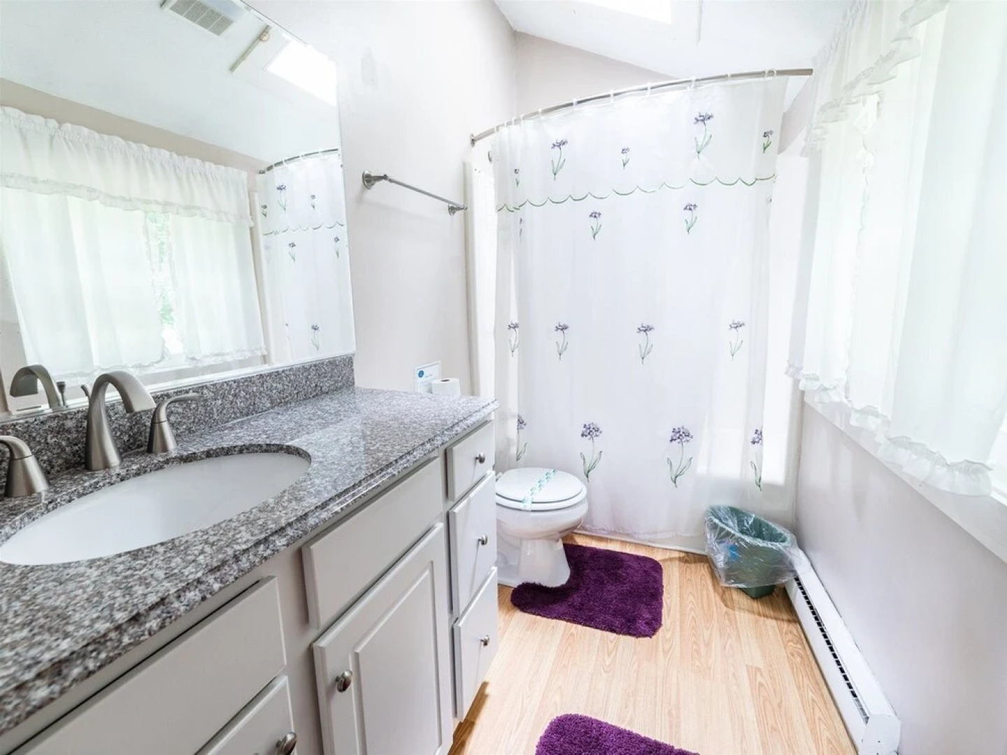 Private 3 Bedroom Home in the Woods of the White Mountains! Walk to Recreation Center - Df88e