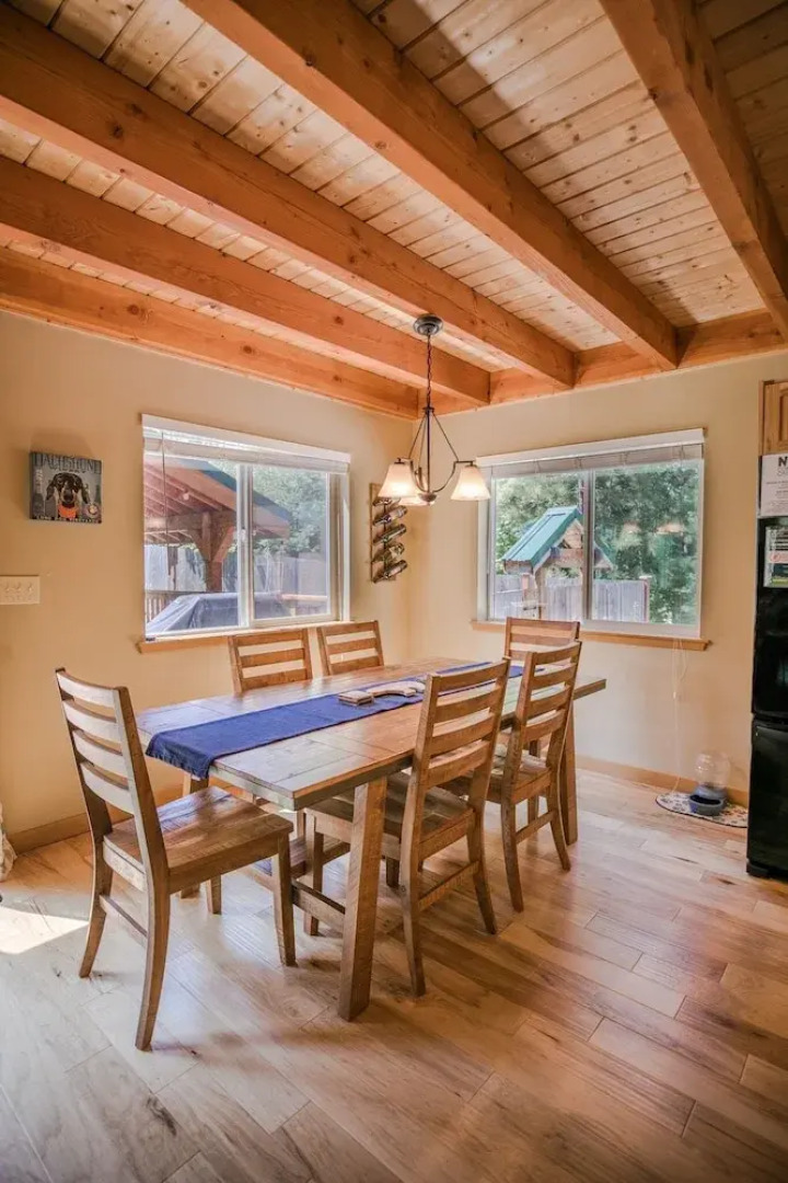 Paws In The Mountains 2 Bedroom Home by NW Comfy Cabins by RedAwning