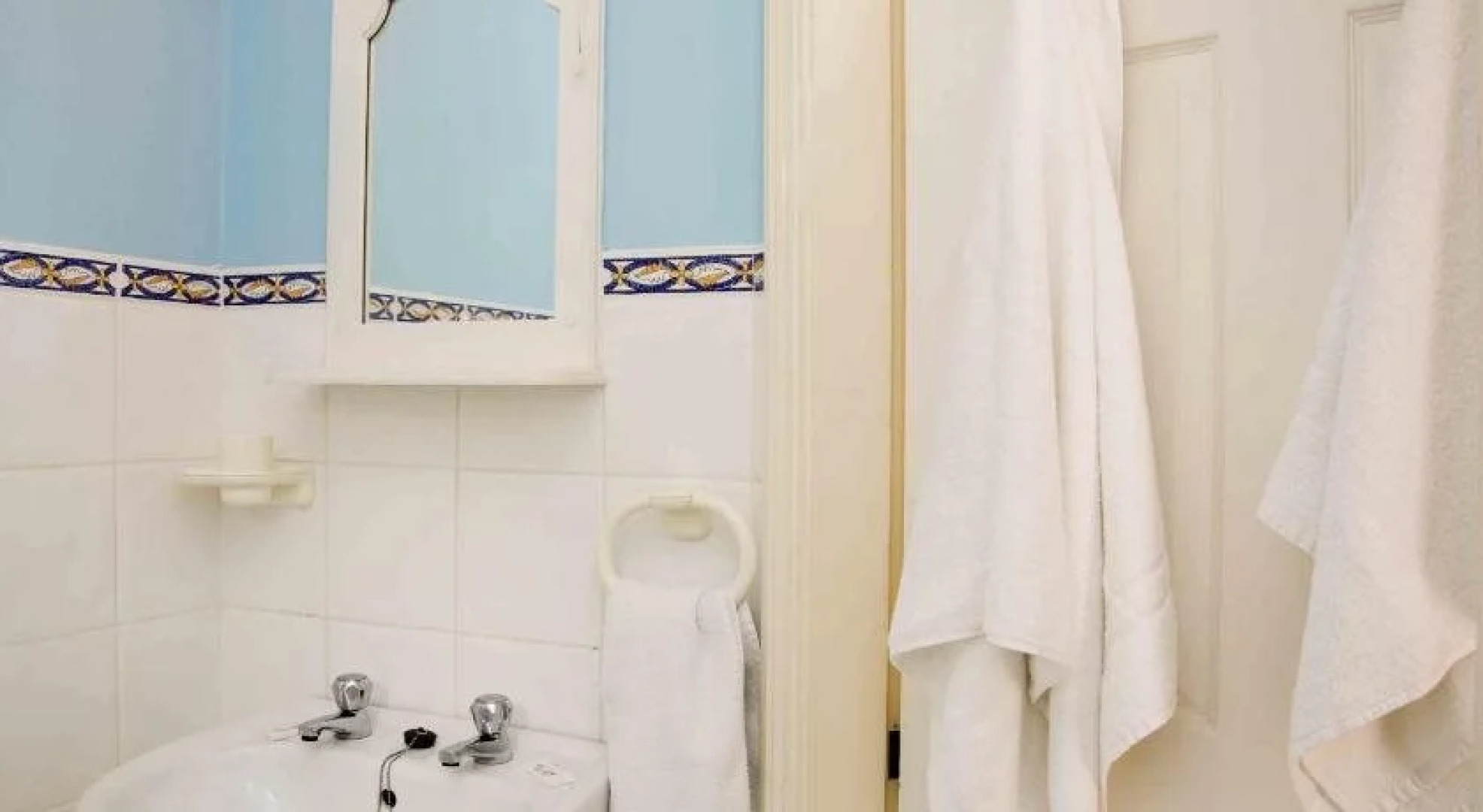 The Rose Garden Bed & Breakfast And Cafe