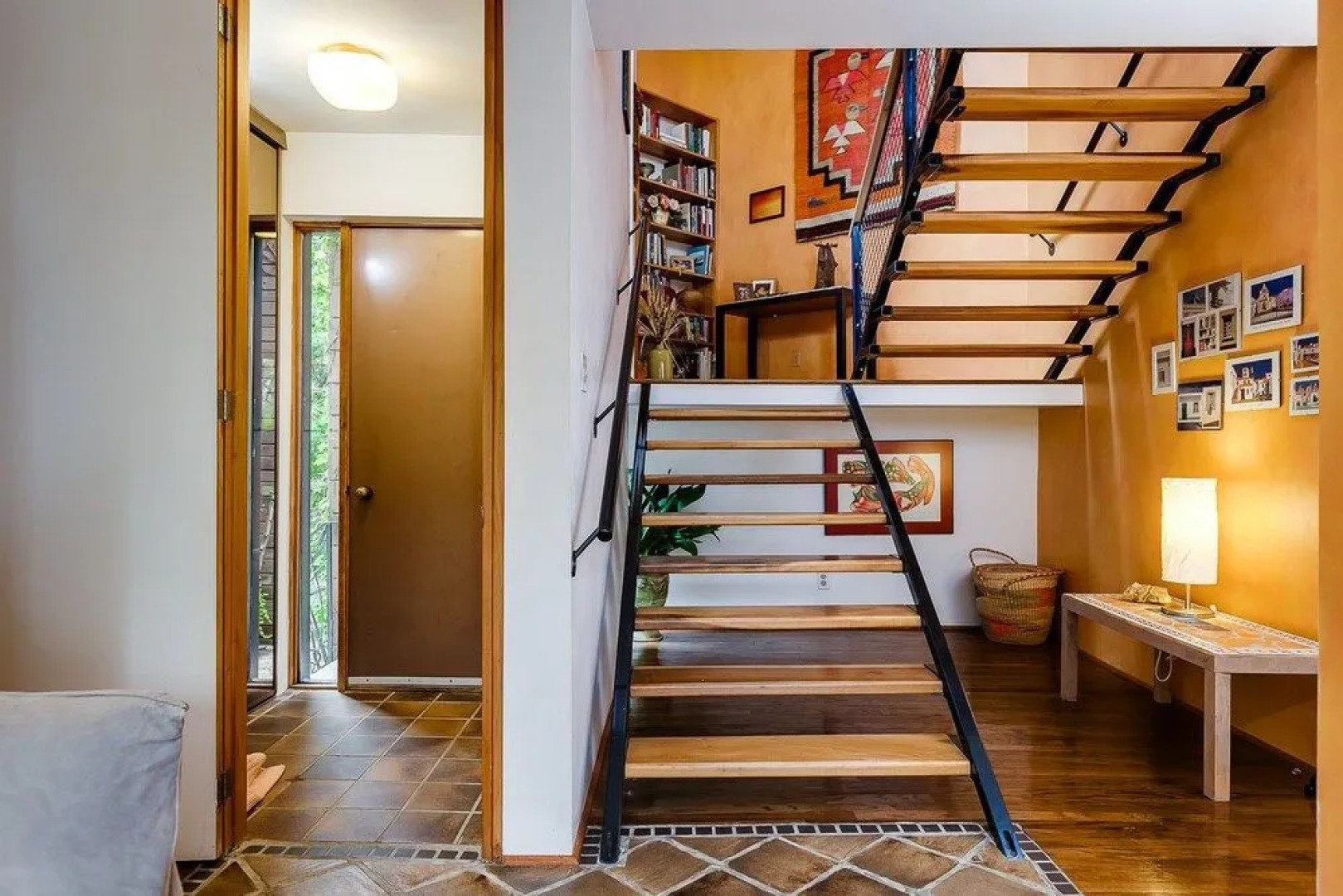 225 Lakeland Bed and Breakfast.