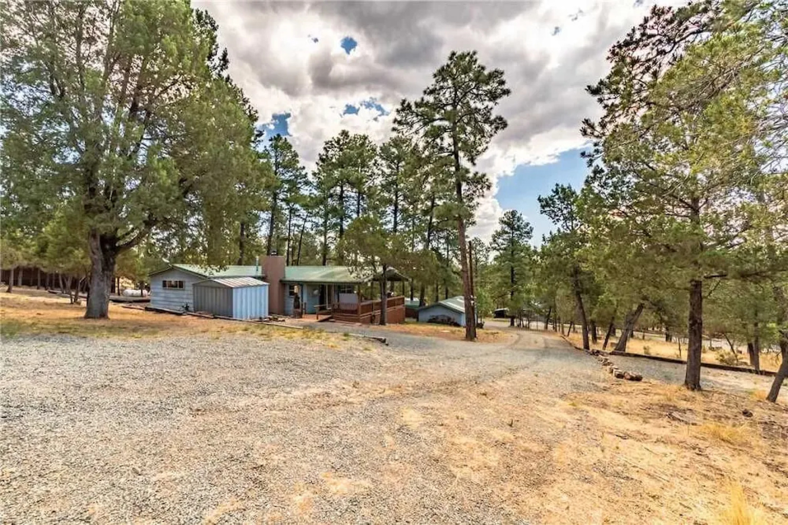Wild Horse Retreat - Two Bedroom Cabin with Hot Tub